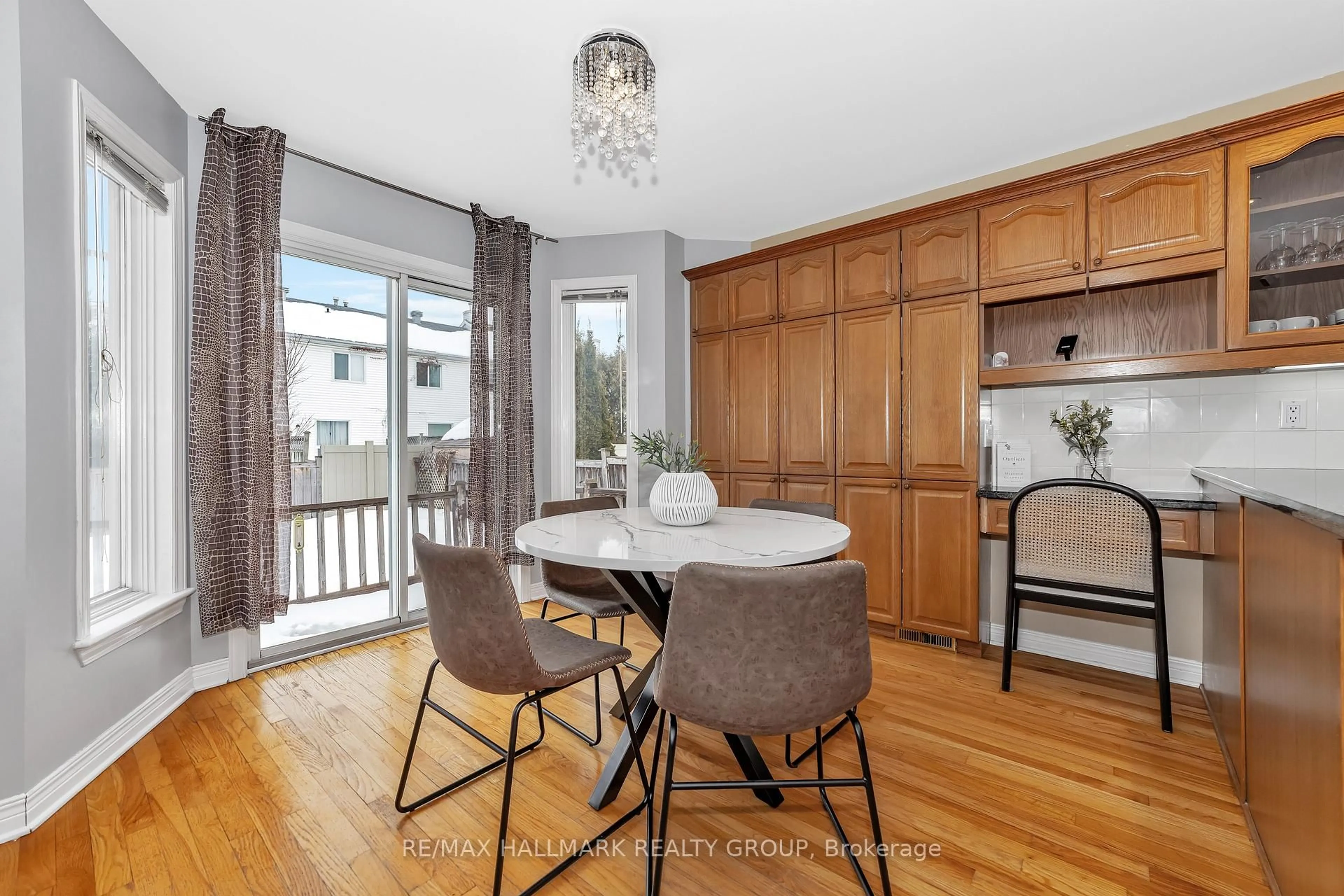 Dining room, wood/laminate floor for 63 NEWBOROUGH Cres, Barrhaven Ontario K2G 6A5