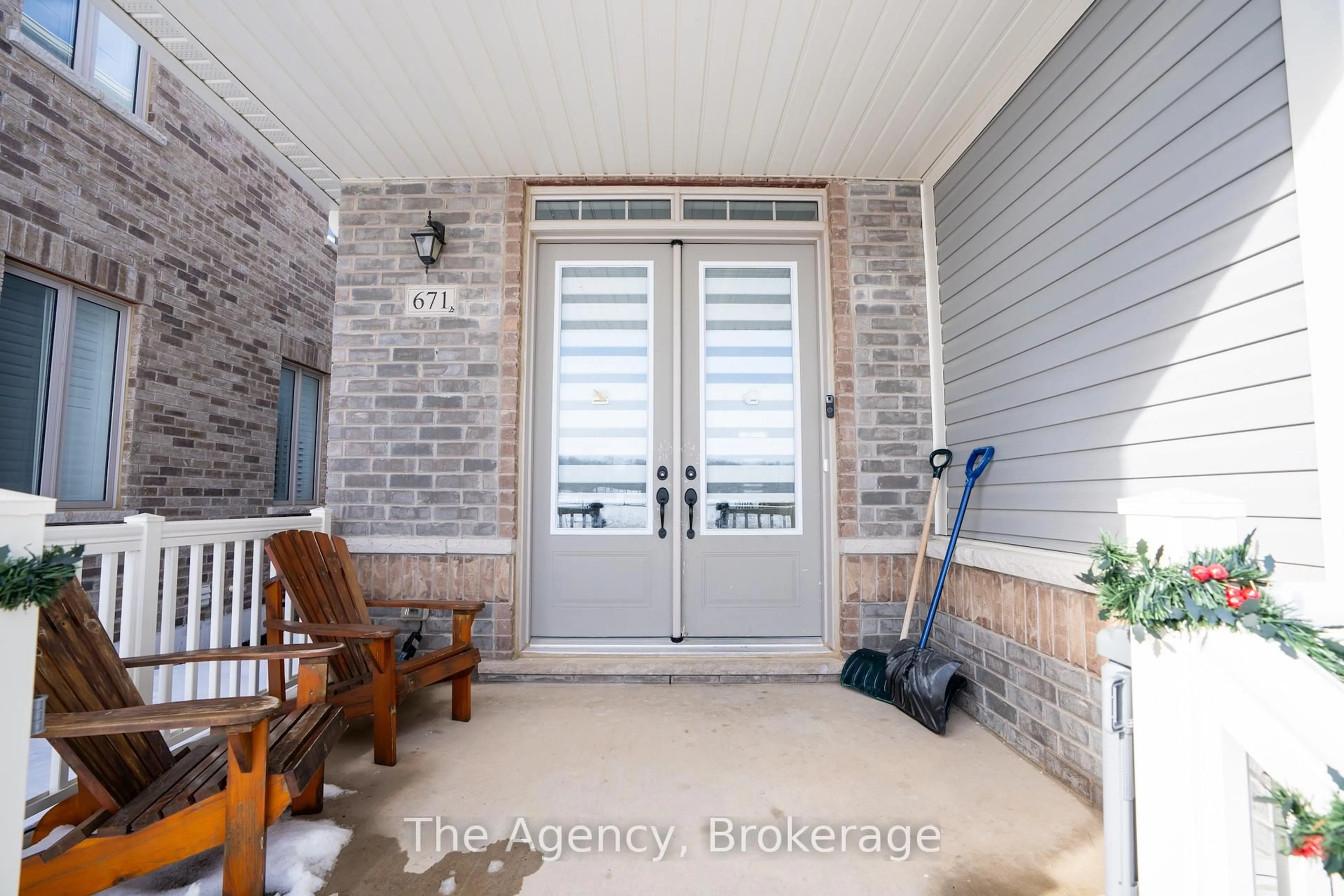 Indoor entryway for 671 Anihinaabe Dr, Shelburne Ontario L9V 3Y5