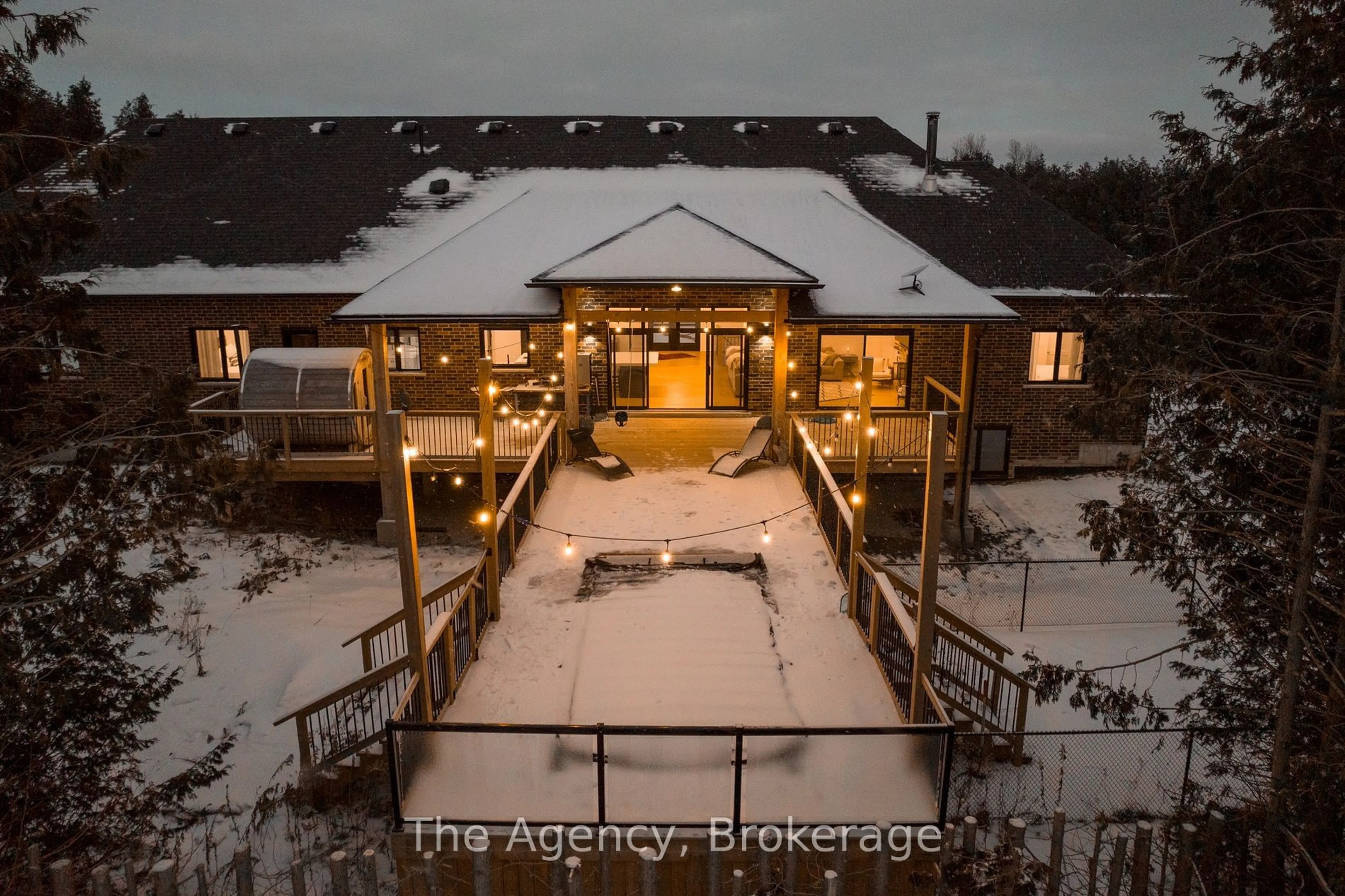 A pic from outside/outdoor area/front of a property/back of a property/a pic from drone, building for 634060 Highway 10 High, Mono Ontario L9W 5P4