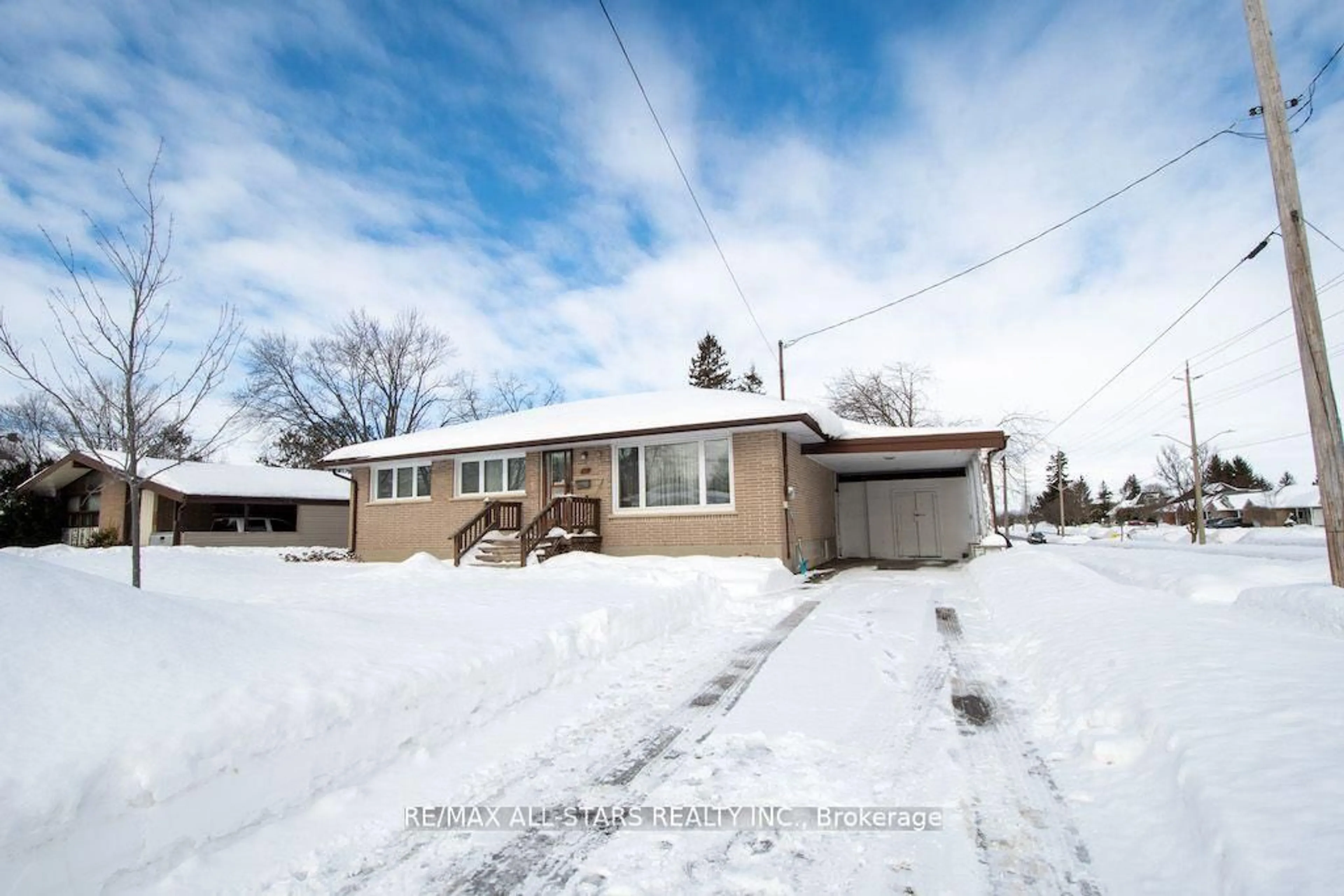 A pic from outside/outdoor area/front of a property/back of a property/a pic from drone, street for 42 Pottinger St, Kawartha Lakes Ontario K9V 3X8