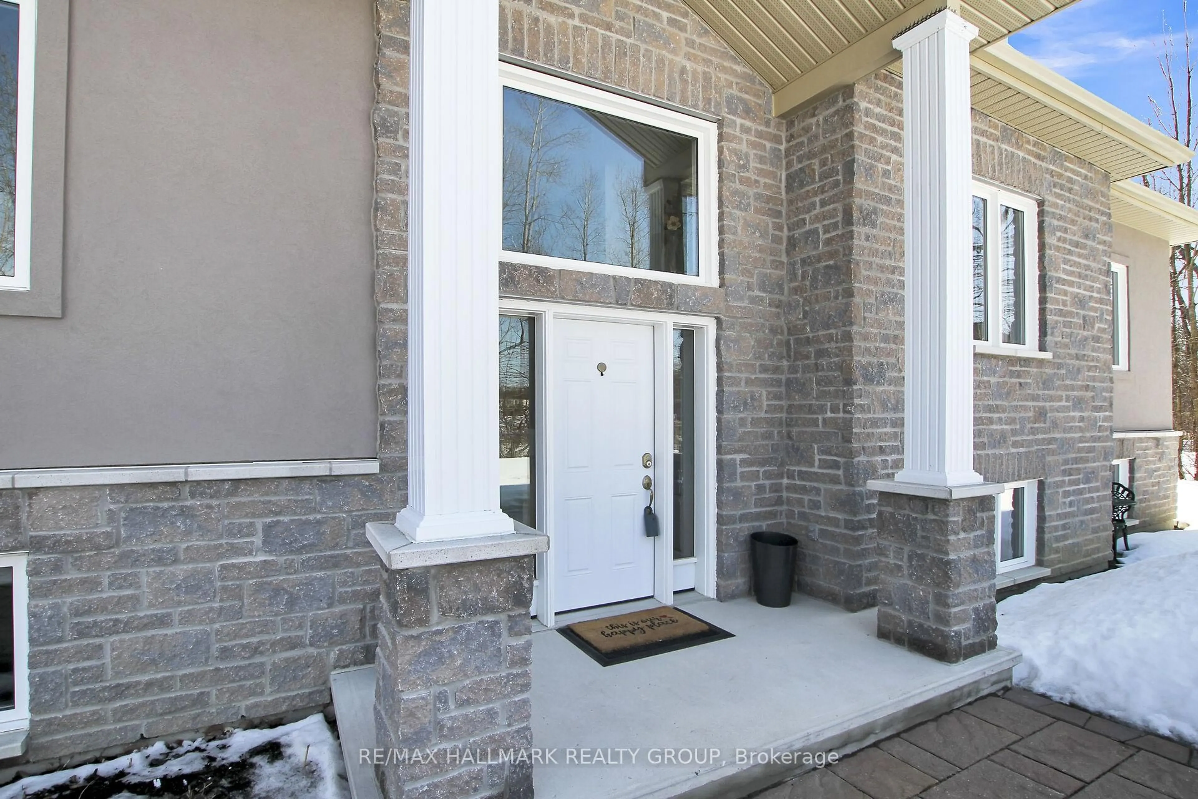 Indoor entryway for 172 Wilbert Cox Dr, Carp - Huntley Ward Ontario K0A 1L0