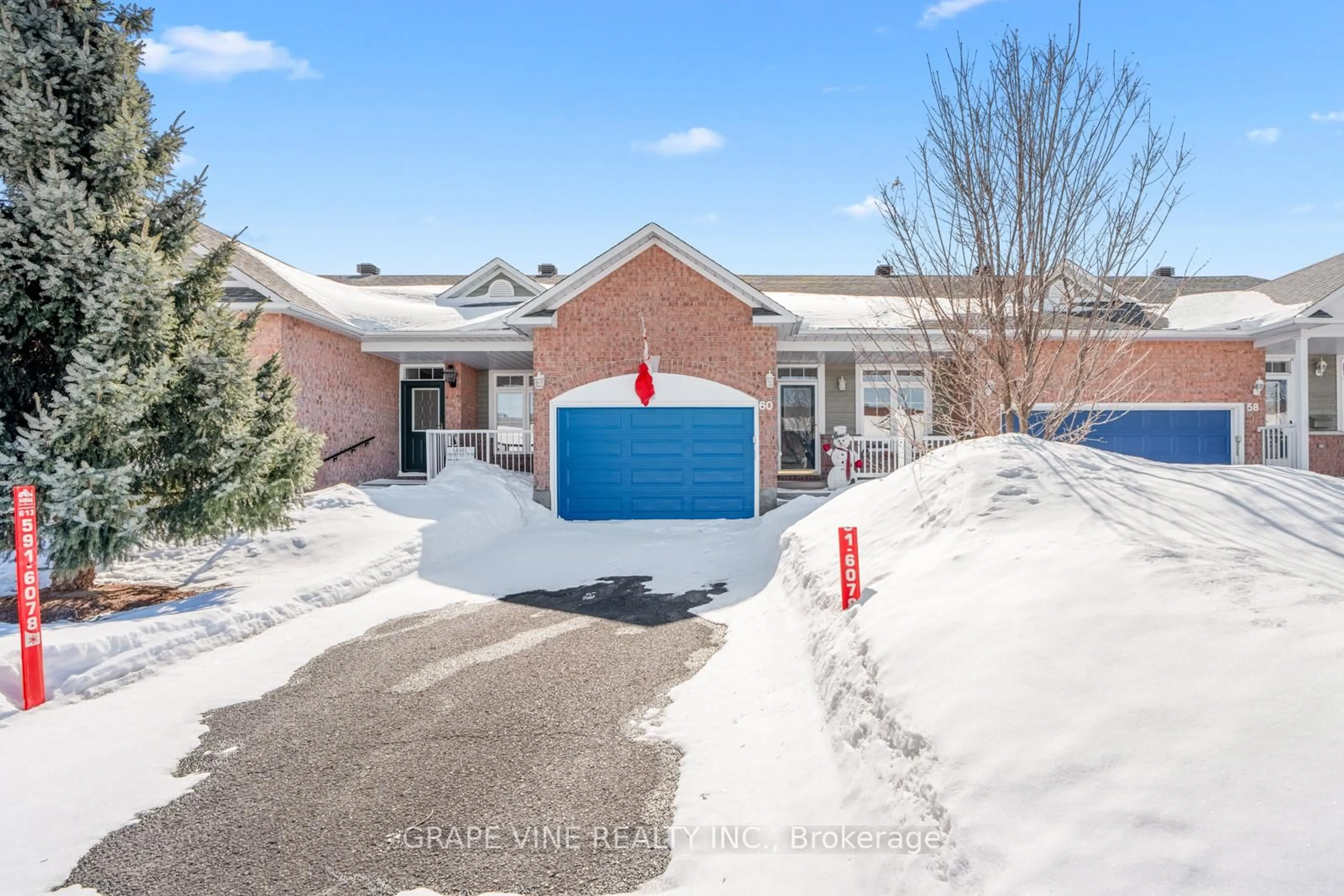 A pic from outside/outdoor area/front of a property/back of a property/a pic from drone, street for 60 Sable Run Dr, Stittsville - Munster - Richmond Ontario K2S 1W7