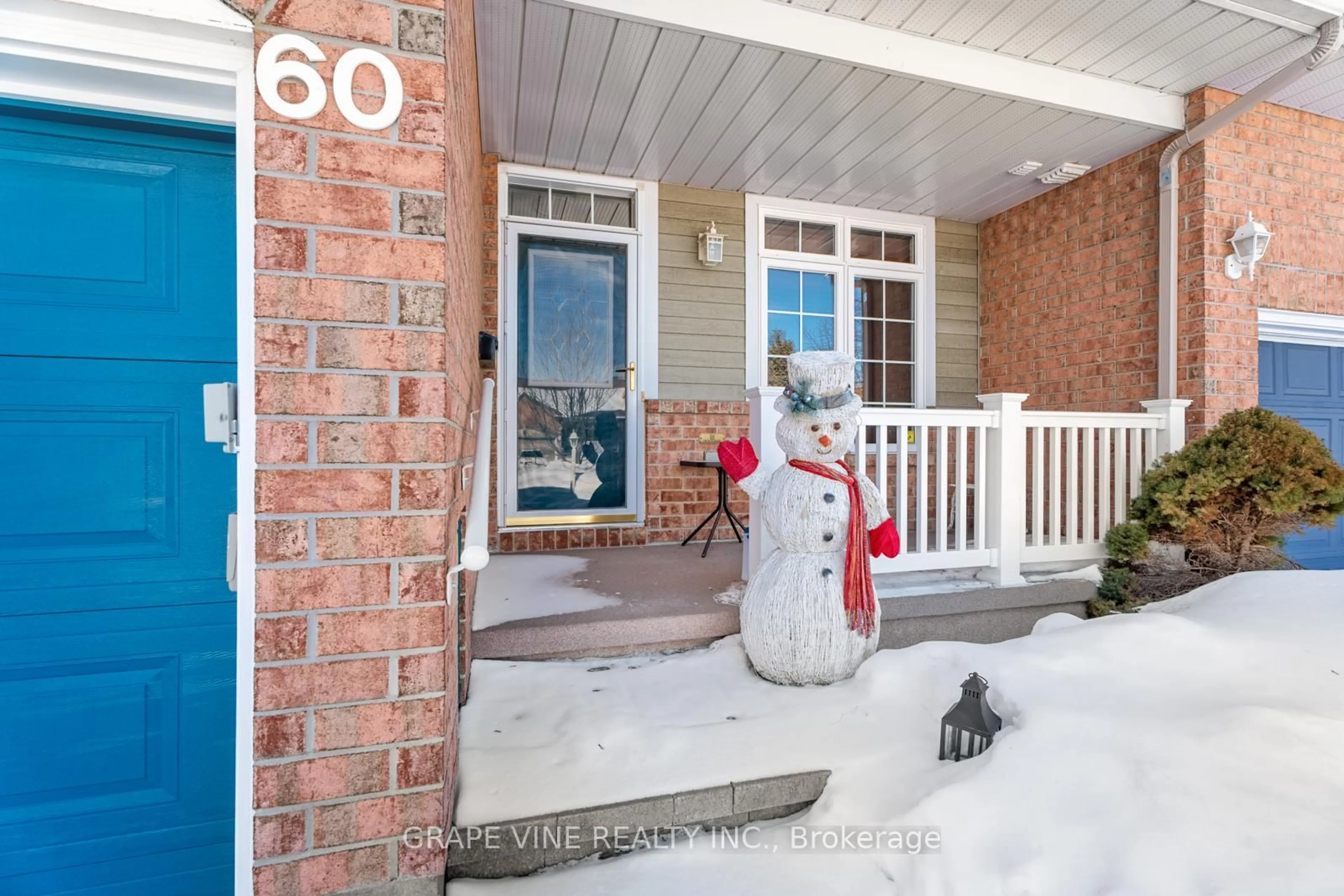 Indoor entryway for 60 Sable Run Dr, Stittsville - Munster - Richmond Ontario K2S 1W7