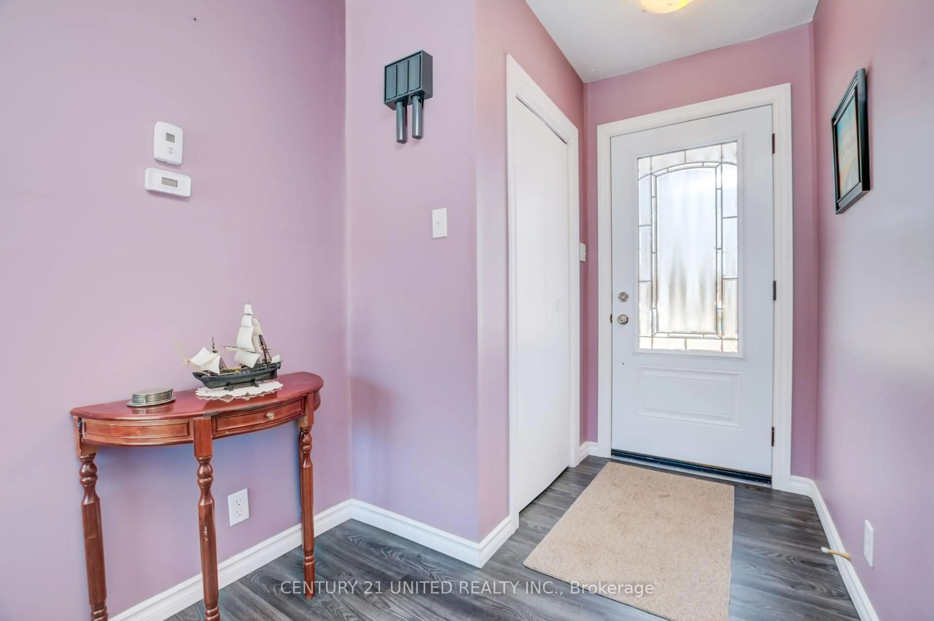 Indoor entryway for 263 Victoria St, Trent Hills Ontario K0L 1L0