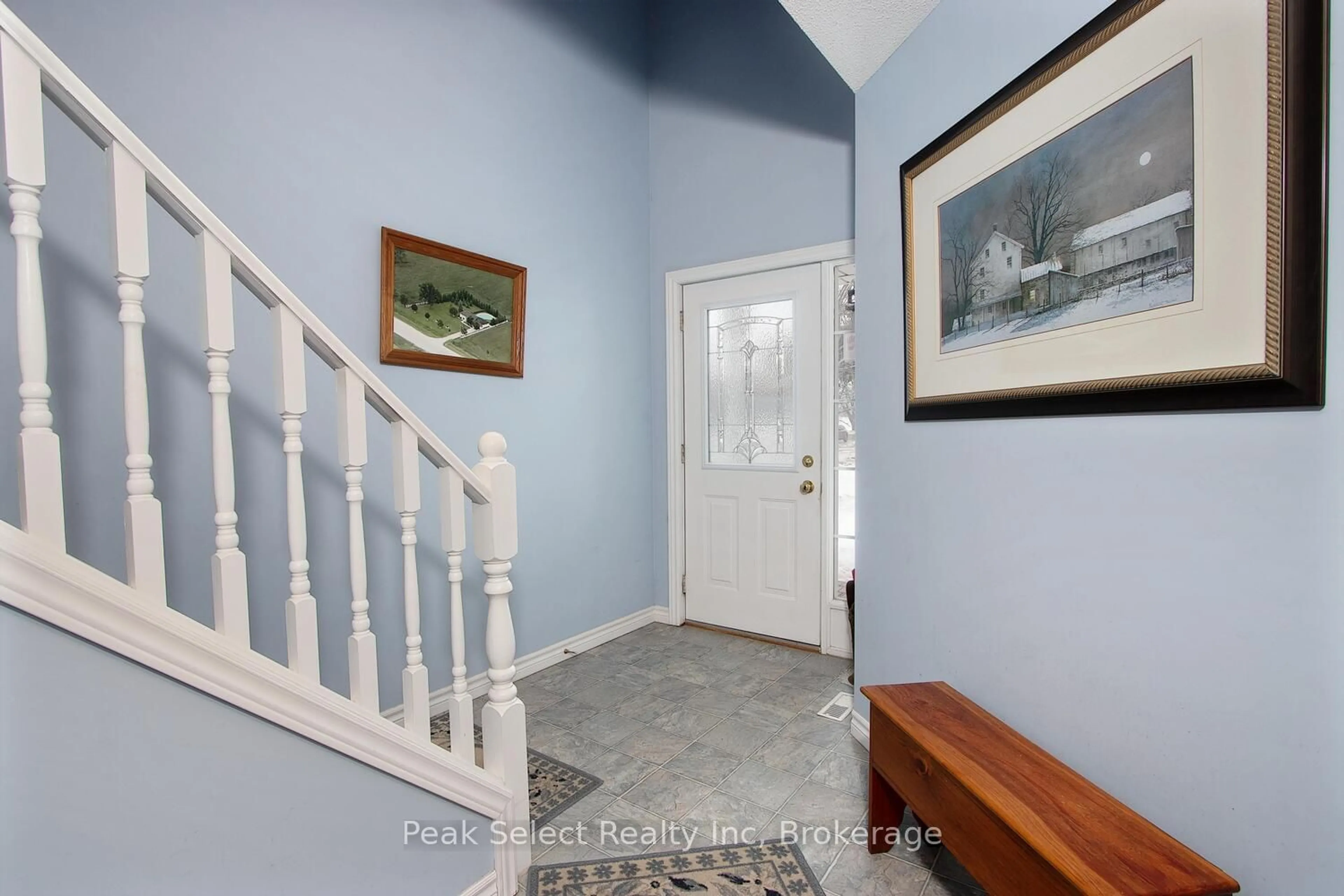 Indoor entryway for 1A Maxwell St, St. Marys Ontario N4X 1C6