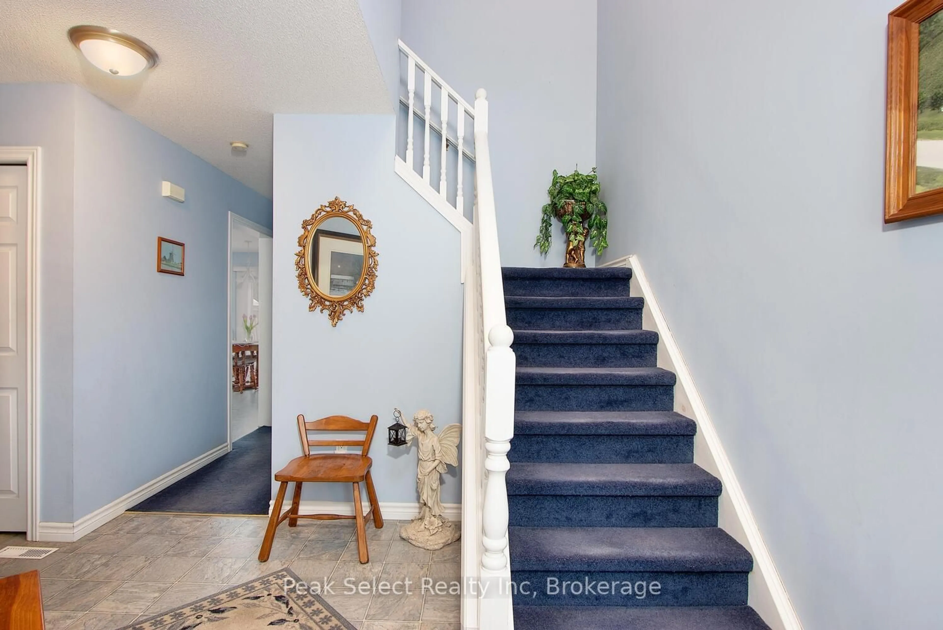 Indoor entryway for 1A Maxwell St, St. Marys Ontario N4X 1C6