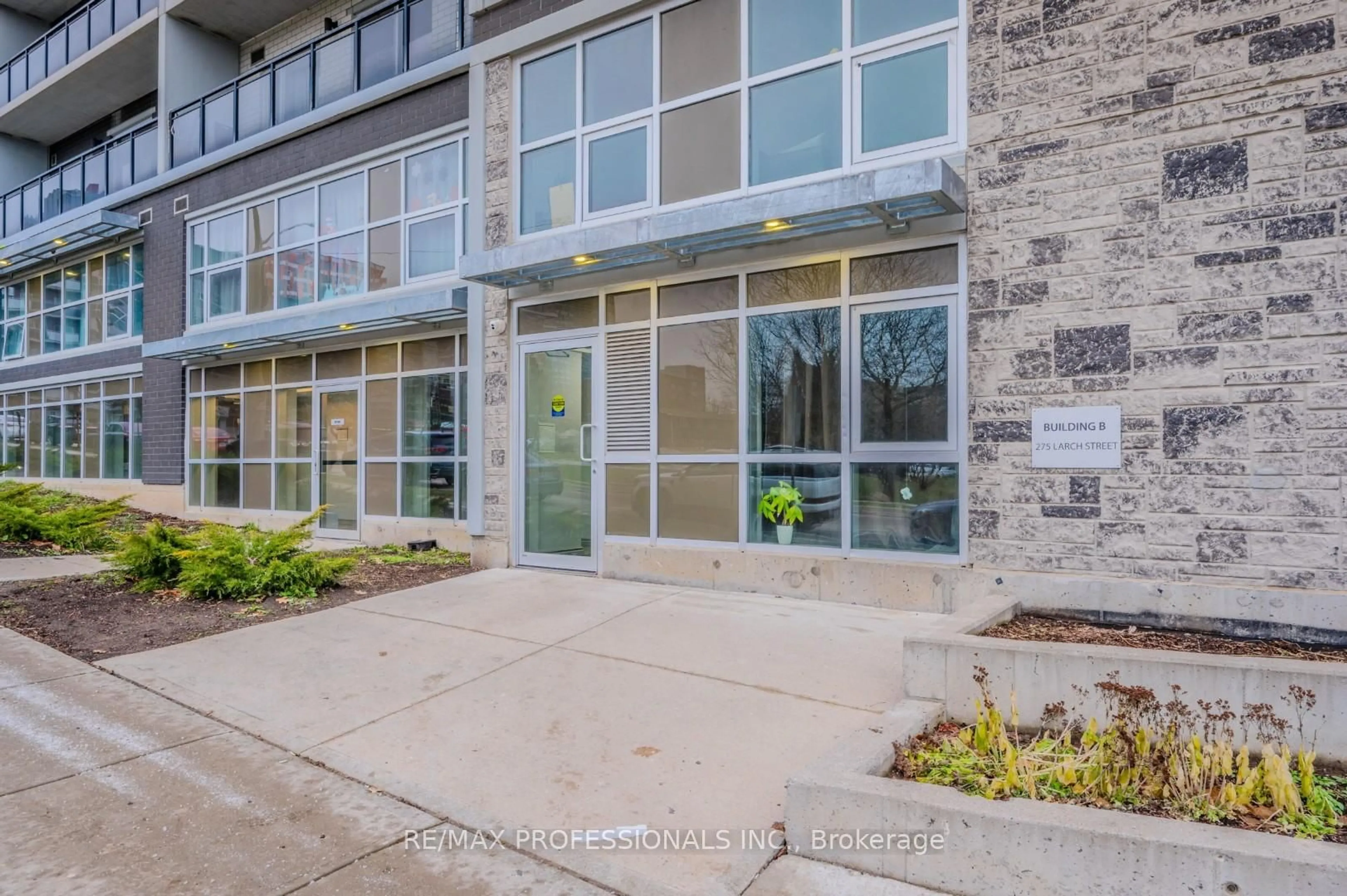 Indoor foyer for 275 Larch St #B616, Waterloo Ontario N2L 3R2