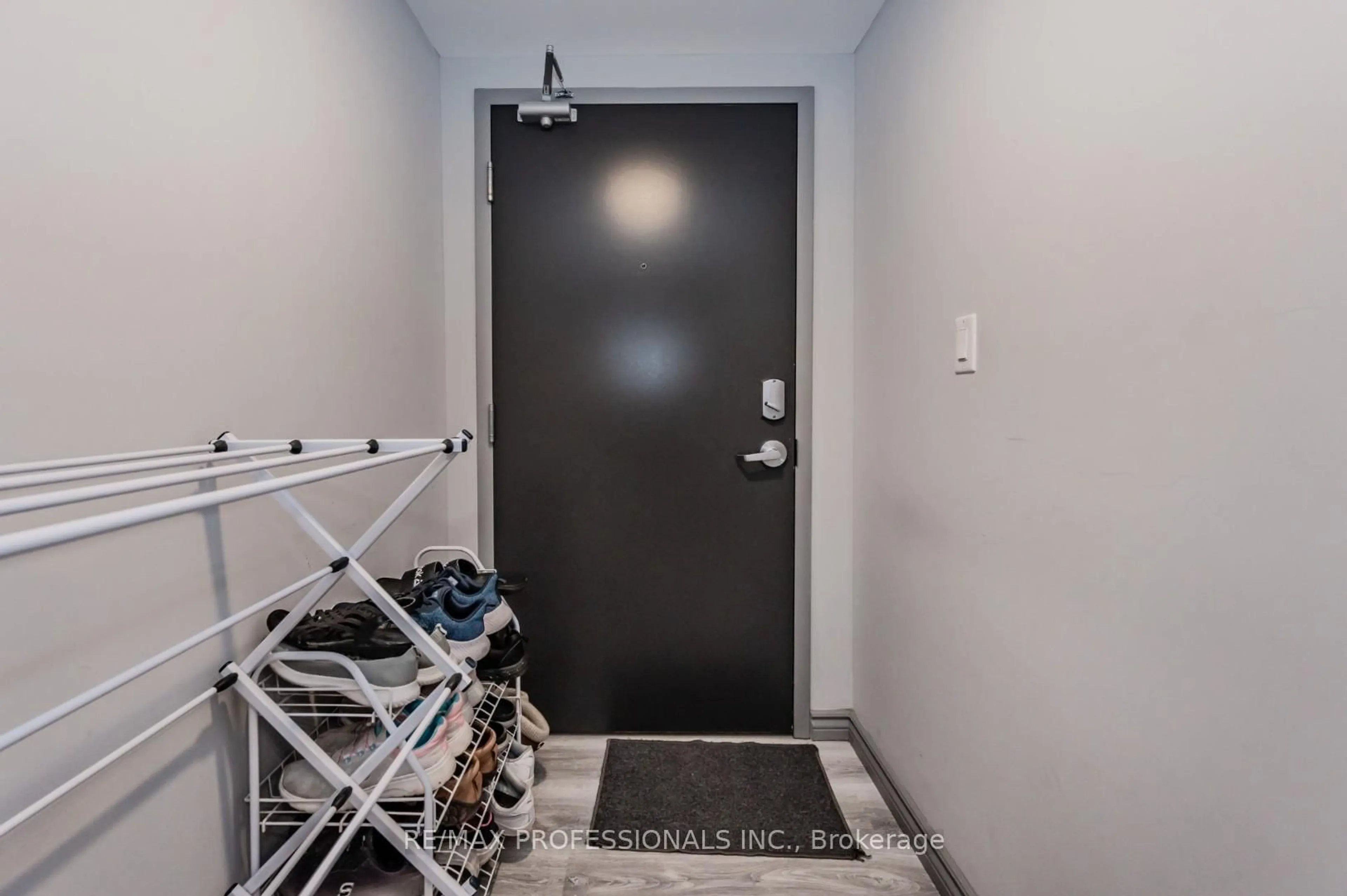 Indoor entryway for 275 Larch St #B616, Waterloo Ontario N2L 3R2