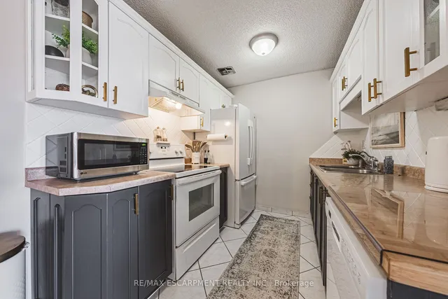 Additional property image - 893 Concession St Unit 201