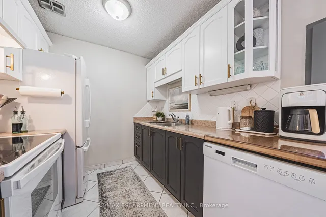 Additional property image - 893 Concession St Unit 201