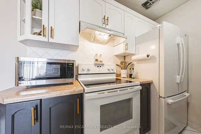 Additional property image - 893 Concession St Unit 201