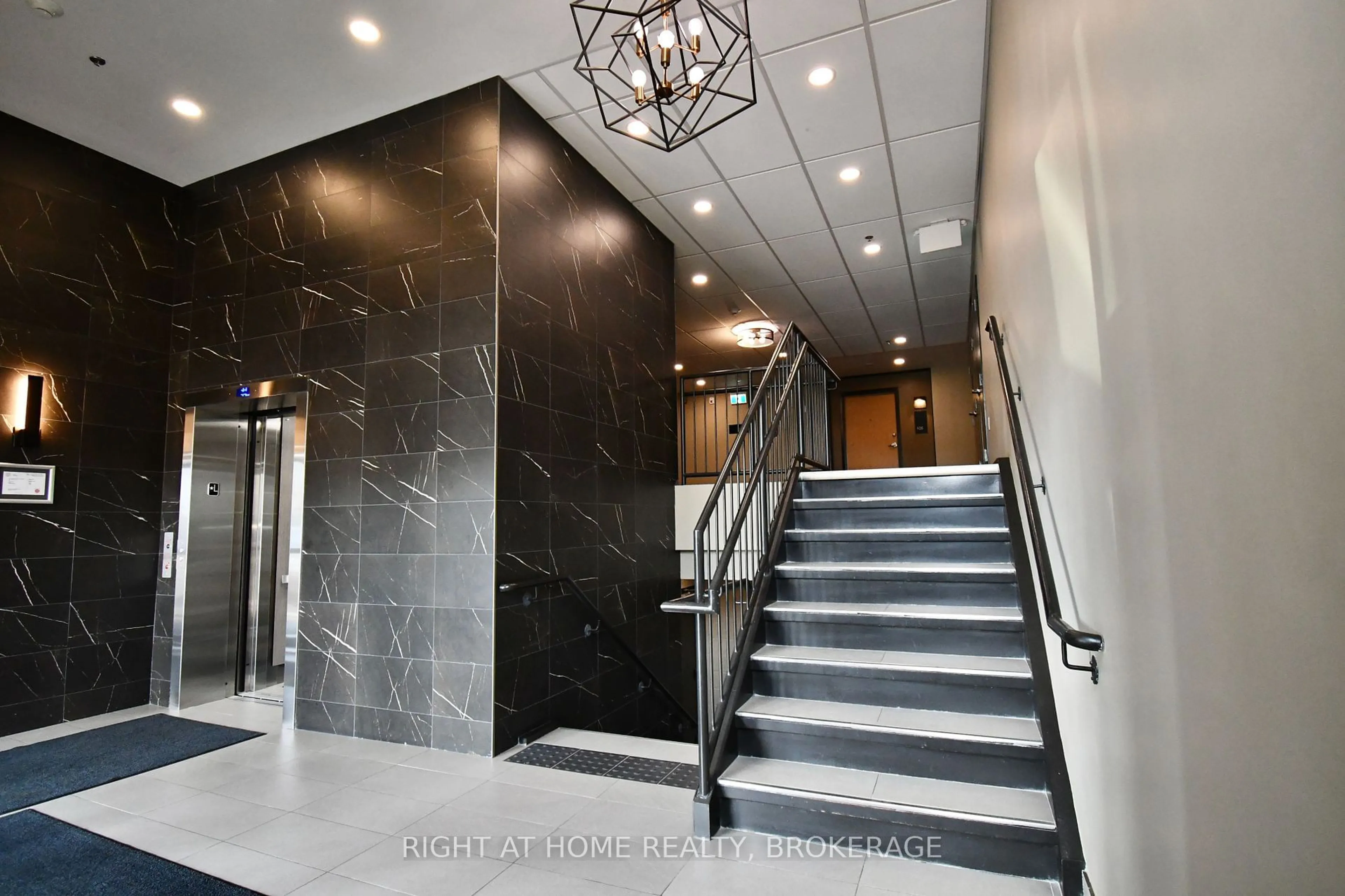 Indoor foyer for 249 Grey Silo Rd #201, Waterloo Ontario N2K 0G8