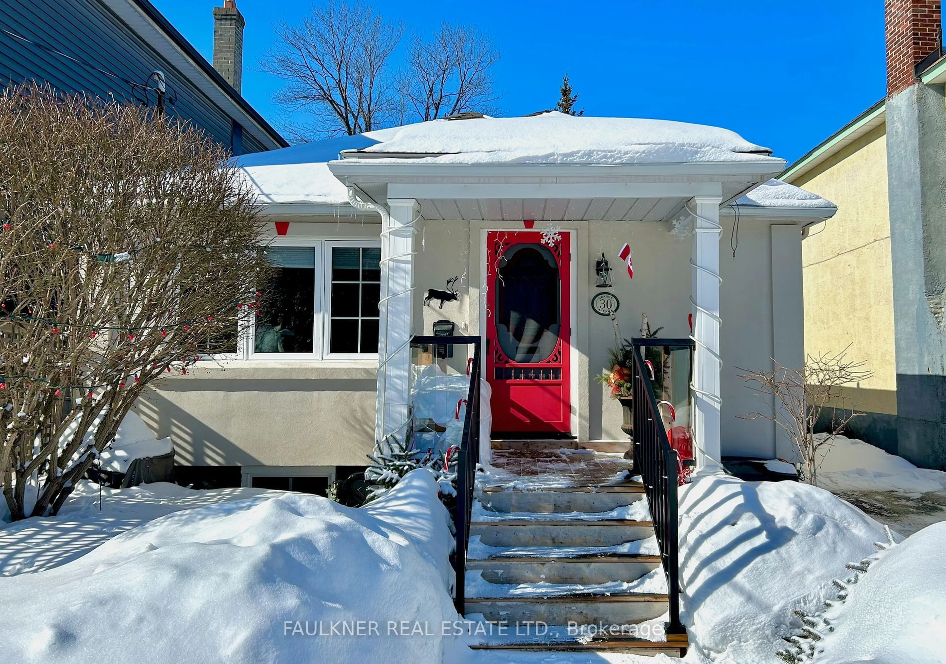 Indoor entryway for 30 Grange Ave, Tunneys Pasture and Ottawa West Ontario K1Y 0N7