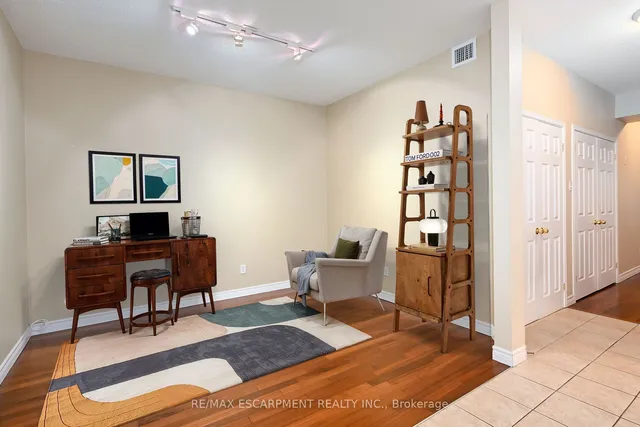 Additional property image - 2000 Creekside Dr Unit 501