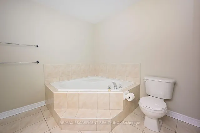 Additional property image - 2000 Creekside Dr Unit 501