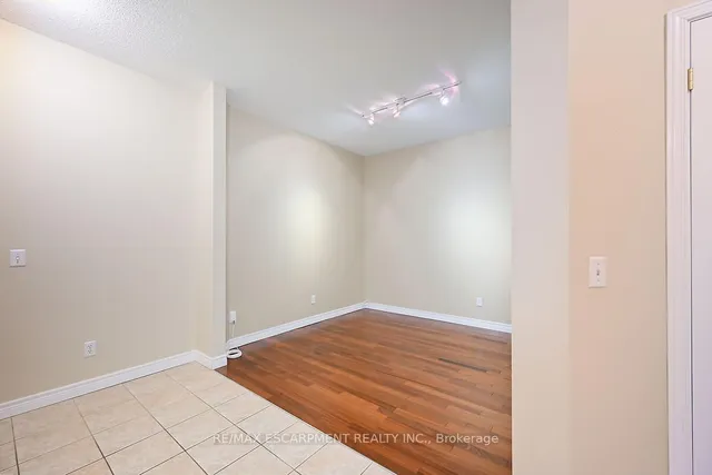 Additional property image - 2000 Creekside Dr Unit 501