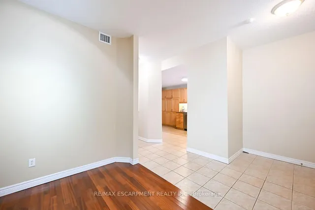 Additional property image - 2000 Creekside Dr Unit 501