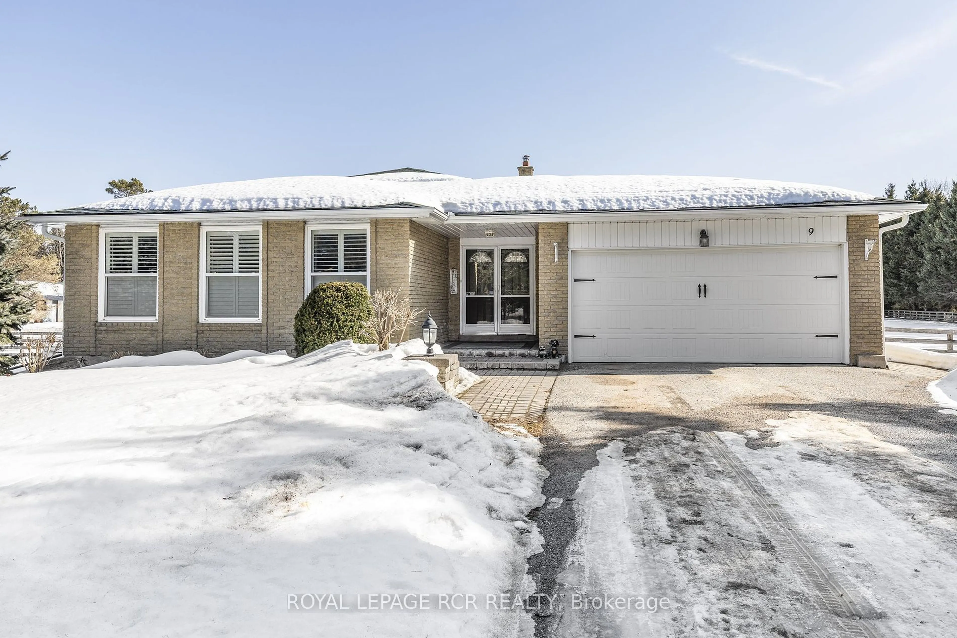 Home with vinyl exterior material, street for 9 Woodland Rd, Amaranth Ontario L9V 3N6