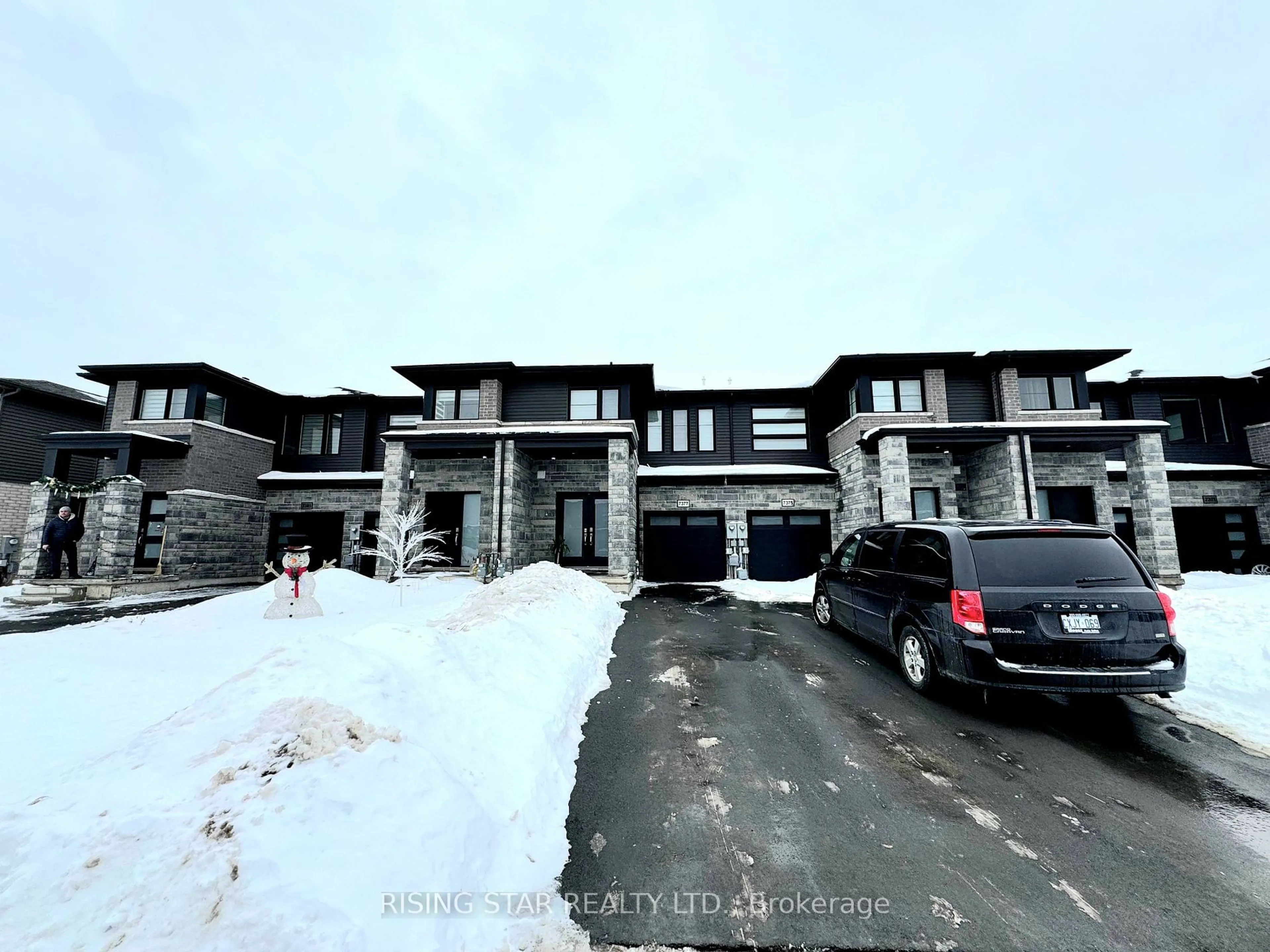 A pic from outside/outdoor area/front of a property/back of a property/a pic from drone, street for 7377 Marvel Dr, Niagara Falls Ontario L2H 3T6