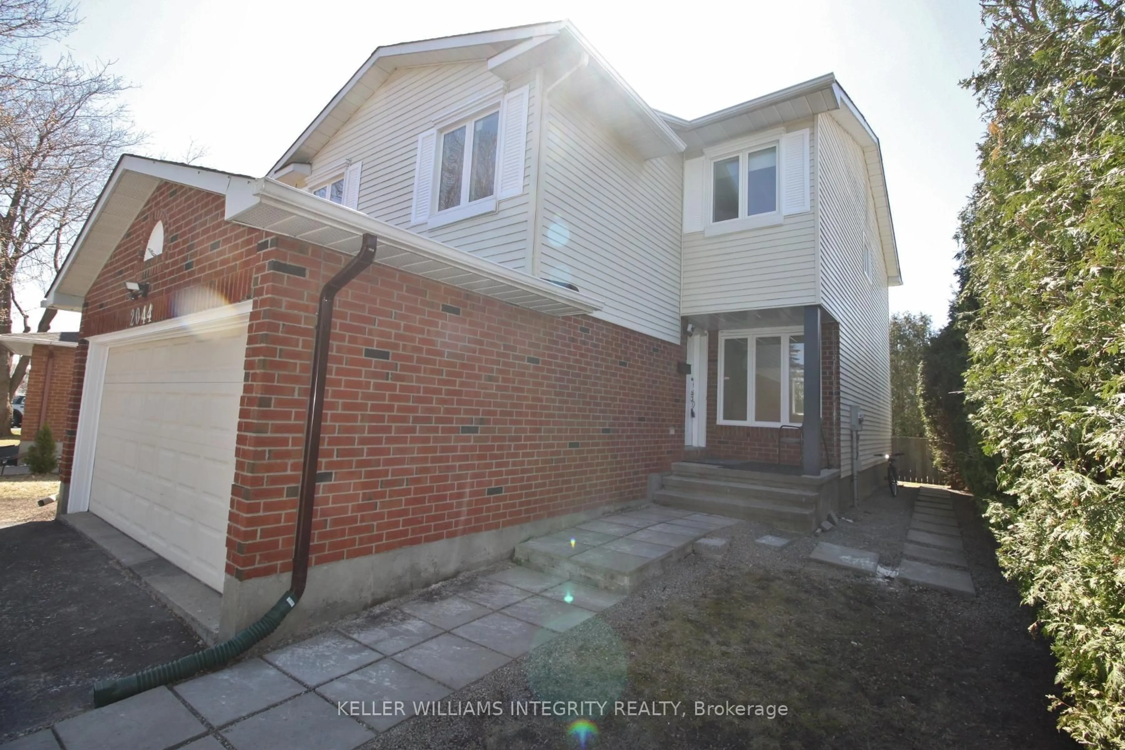 A pic from outside/outdoor area/front of a property/back of a property/a pic from drone, street for 2044 Wildflower Dr, Orleans - Cumberland and Area Ontario K1E 3R5