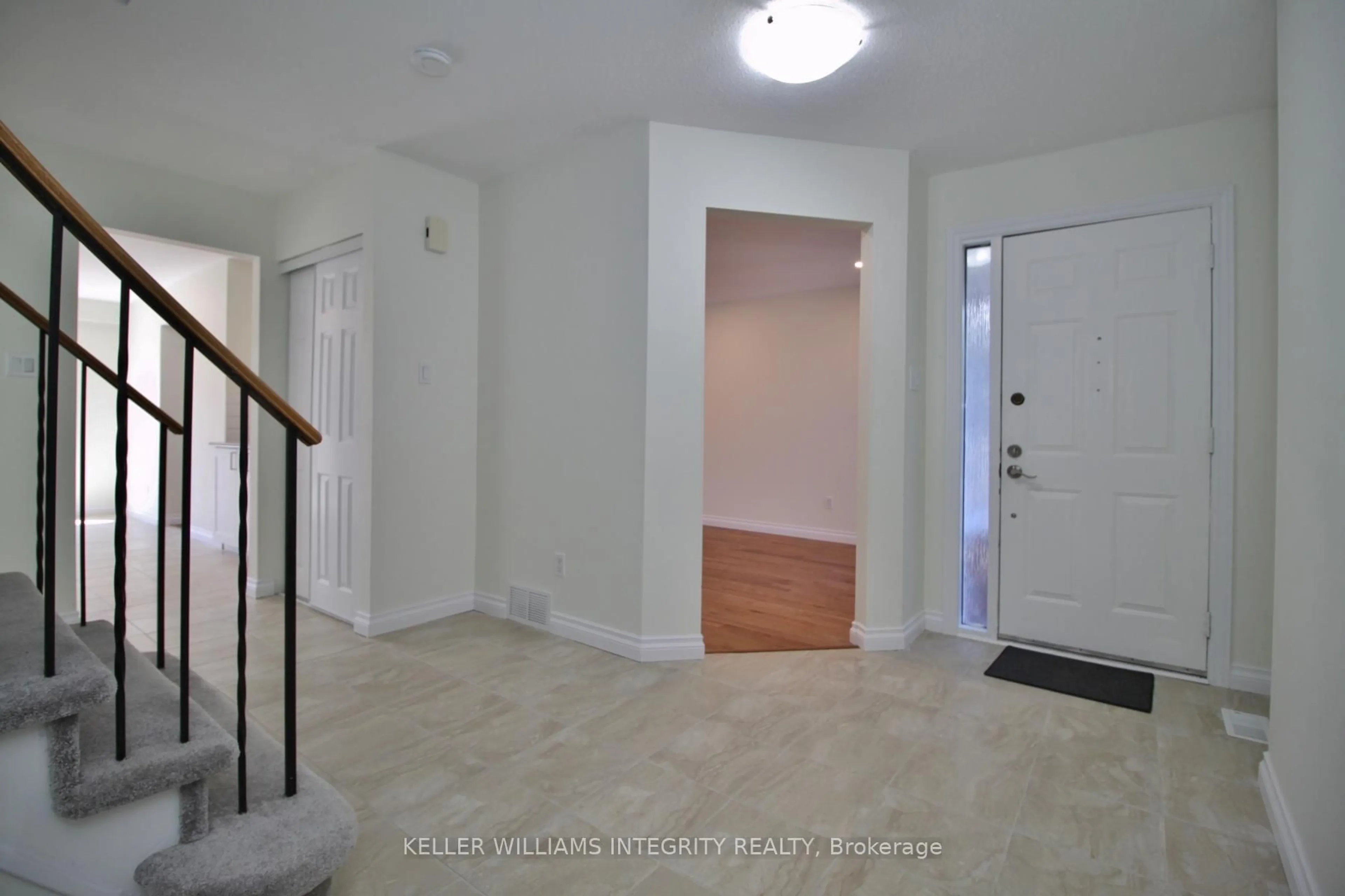 Indoor entryway for 2044 Wildflower Dr, Orleans - Cumberland and Area Ontario K1E 3R5