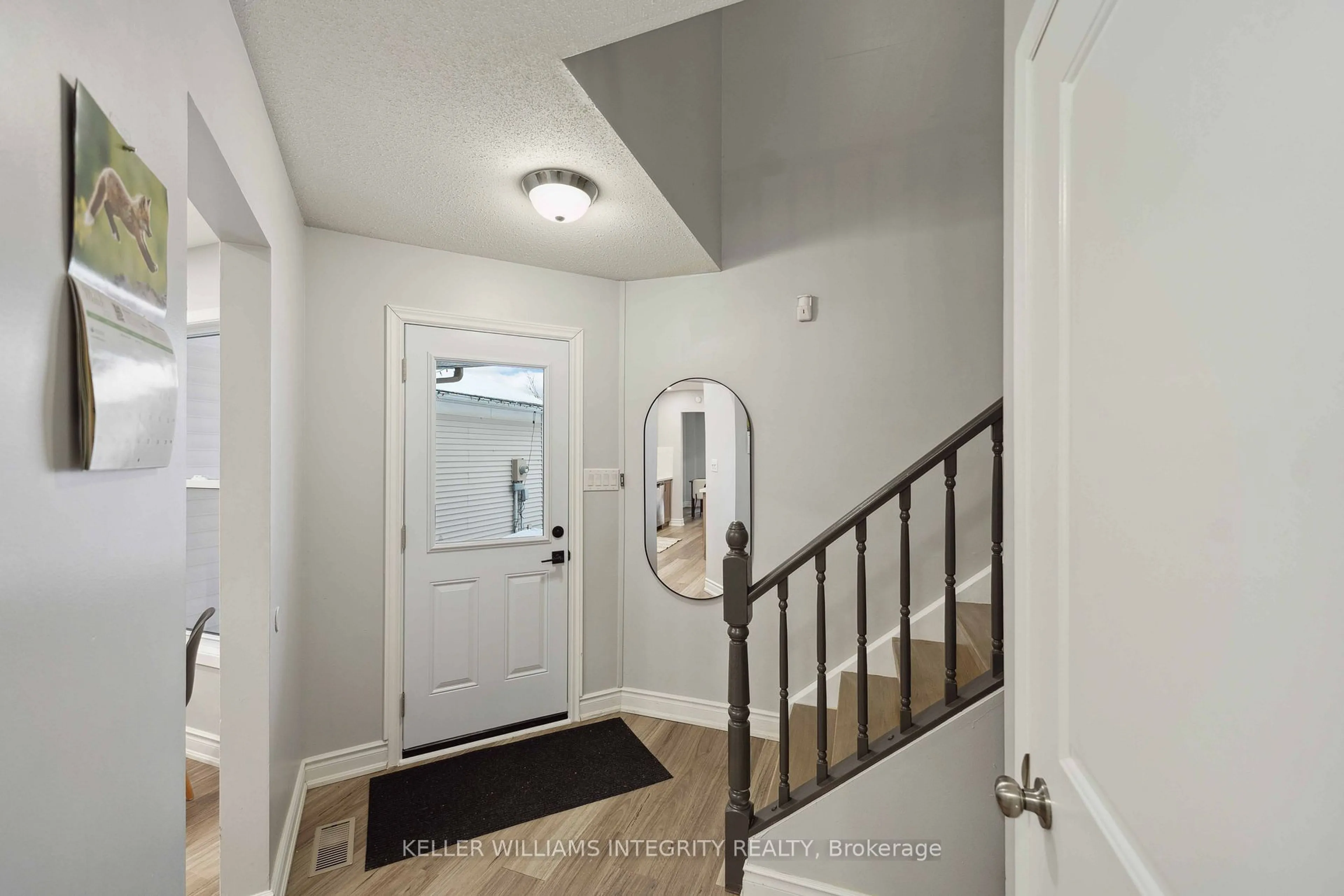 Indoor entryway for 70 Palomino Dr, Kanata Ontario K2M 1N2