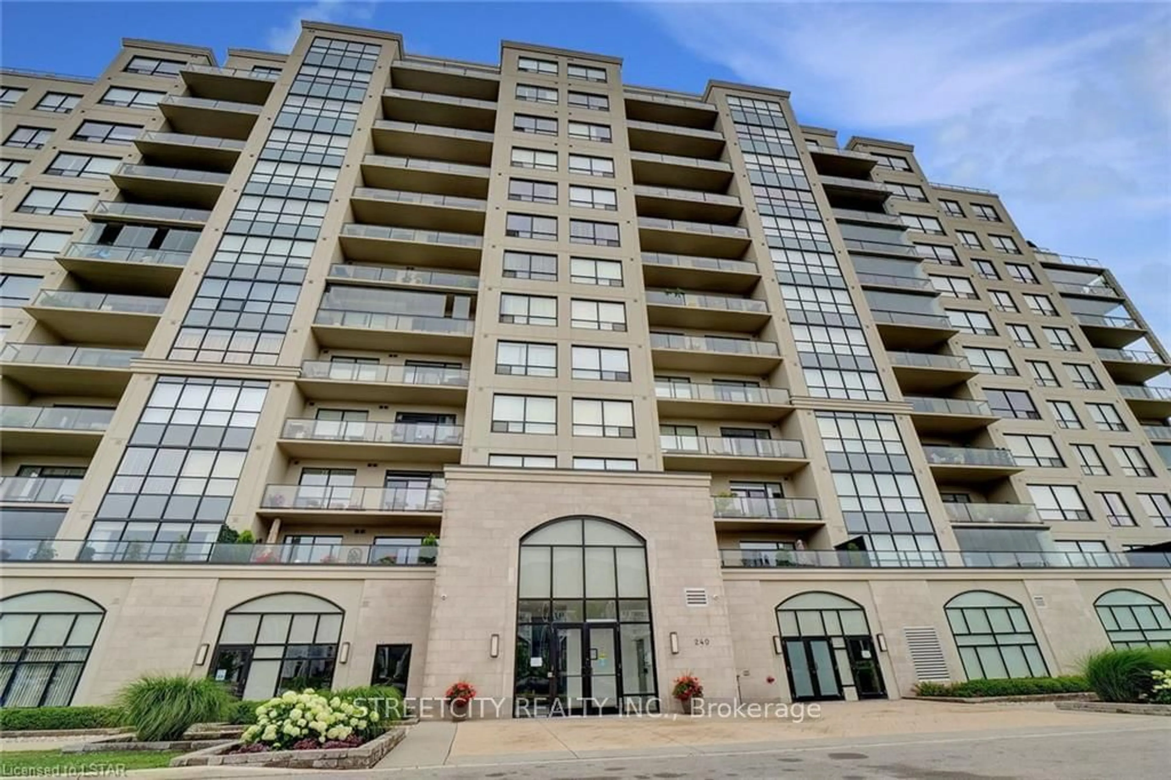 Indoor foyer for 240 Villagewalk Blvd #903, London Ontario N6G 0P6