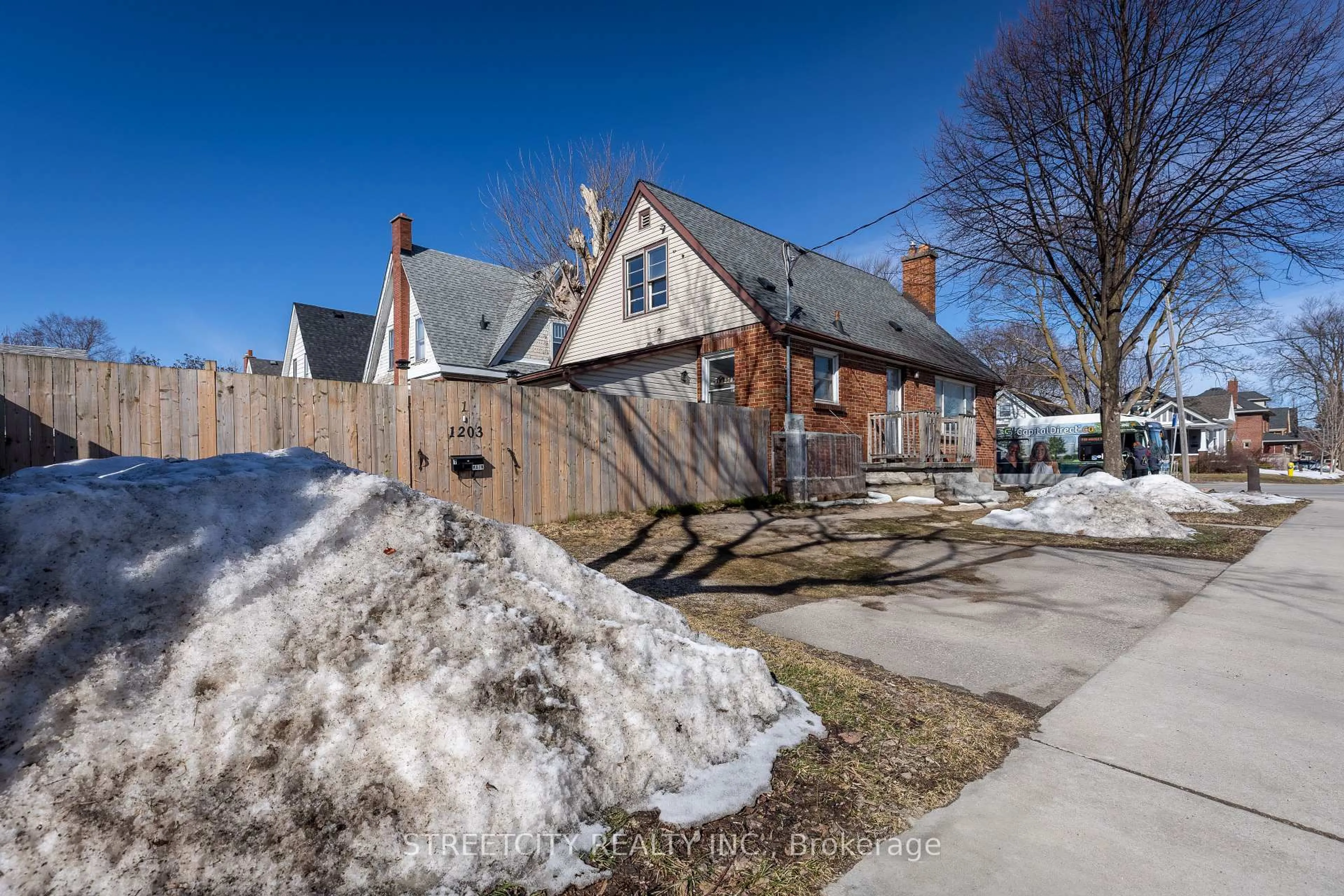 A pic from outside/outdoor area/front of a property/back of a property/a pic from drone, street for 1203 Florence St, London Ontario N5W 2N2