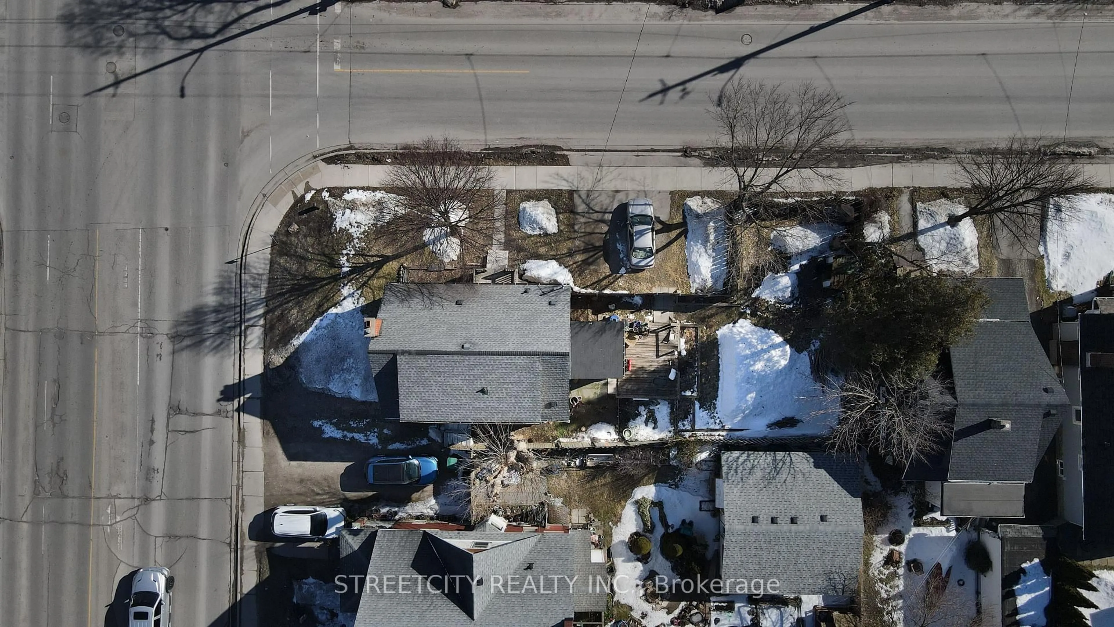 A pic from outside/outdoor area/front of a property/back of a property/a pic from drone, street for 1203 Florence St, London Ontario N5W 2N2