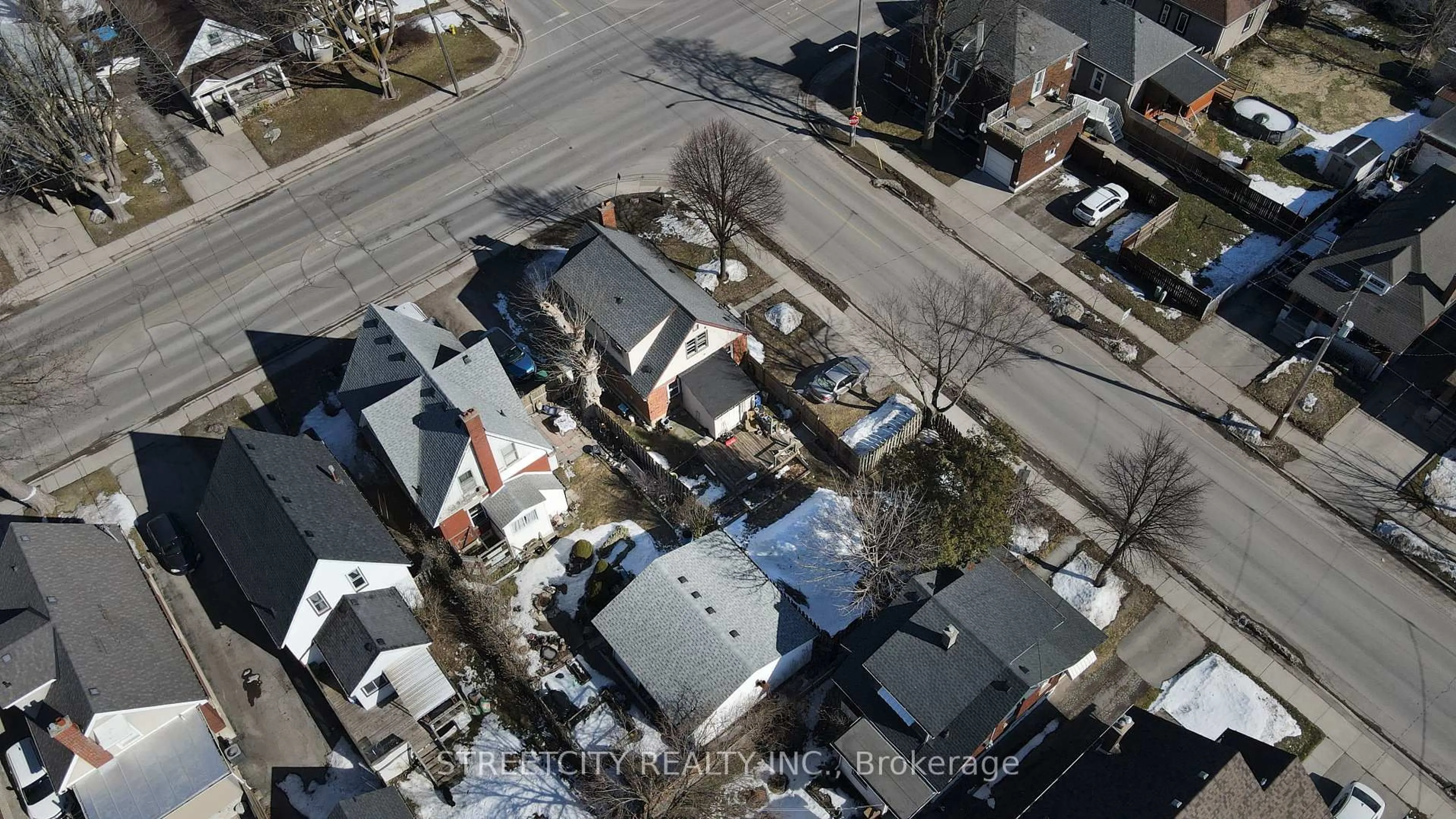 A pic from outside/outdoor area/front of a property/back of a property/a pic from drone, street for 1203 Florence St, London Ontario N5W 2N2