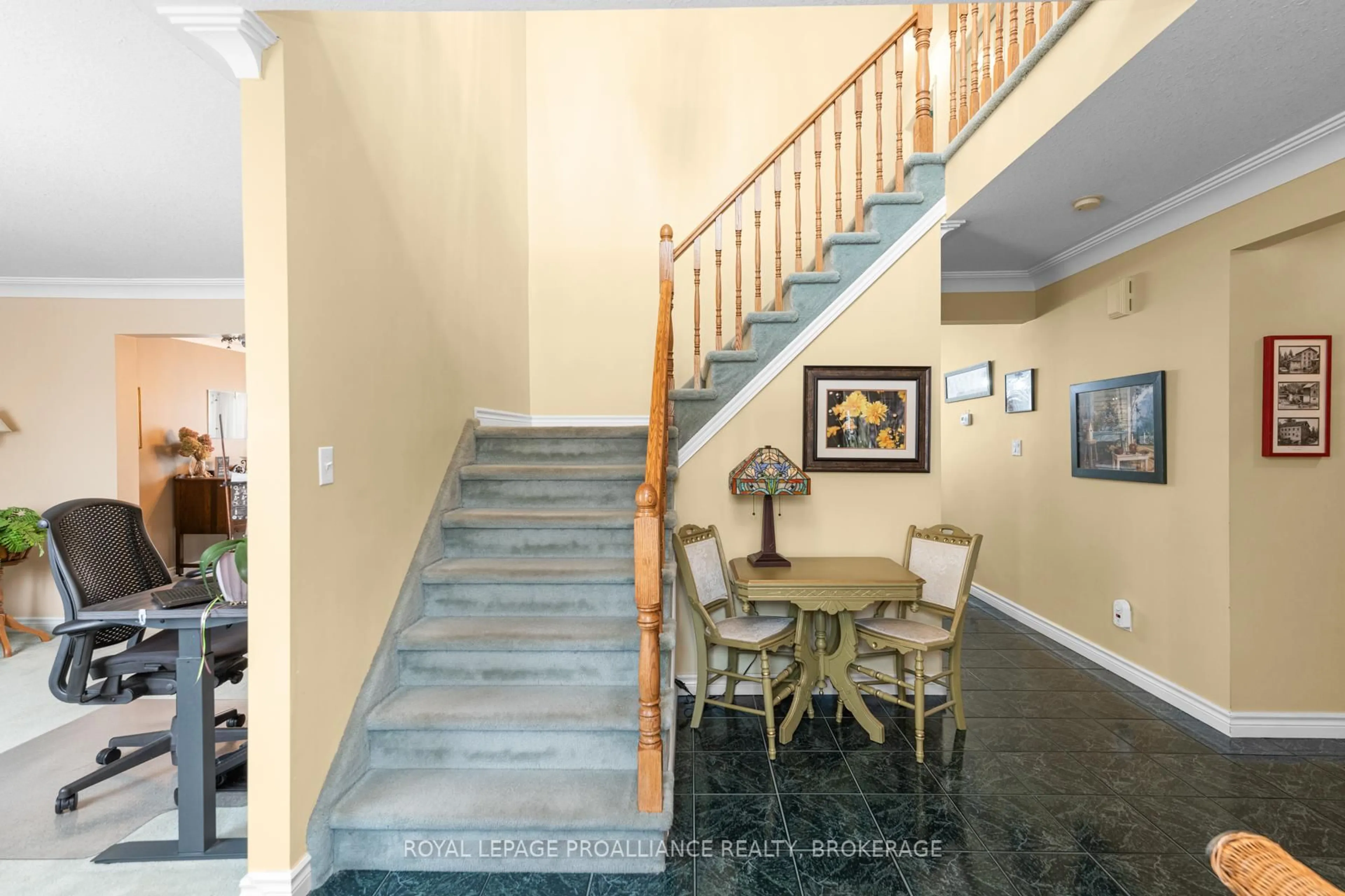 Indoor foyer for 520 Citation Cres, Kingston Ontario K7M 8W2