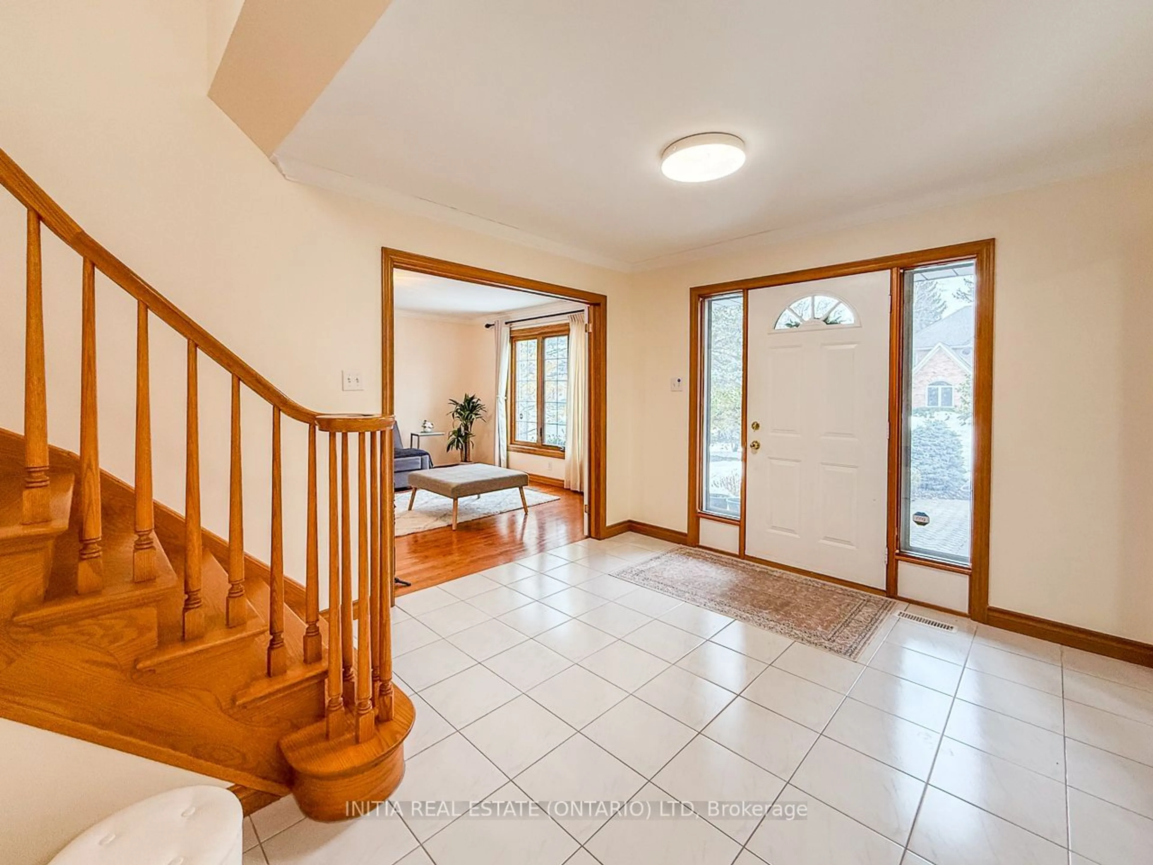 Indoor foyer for 493 Grangeover Cres, London Ontario N6G 4V3