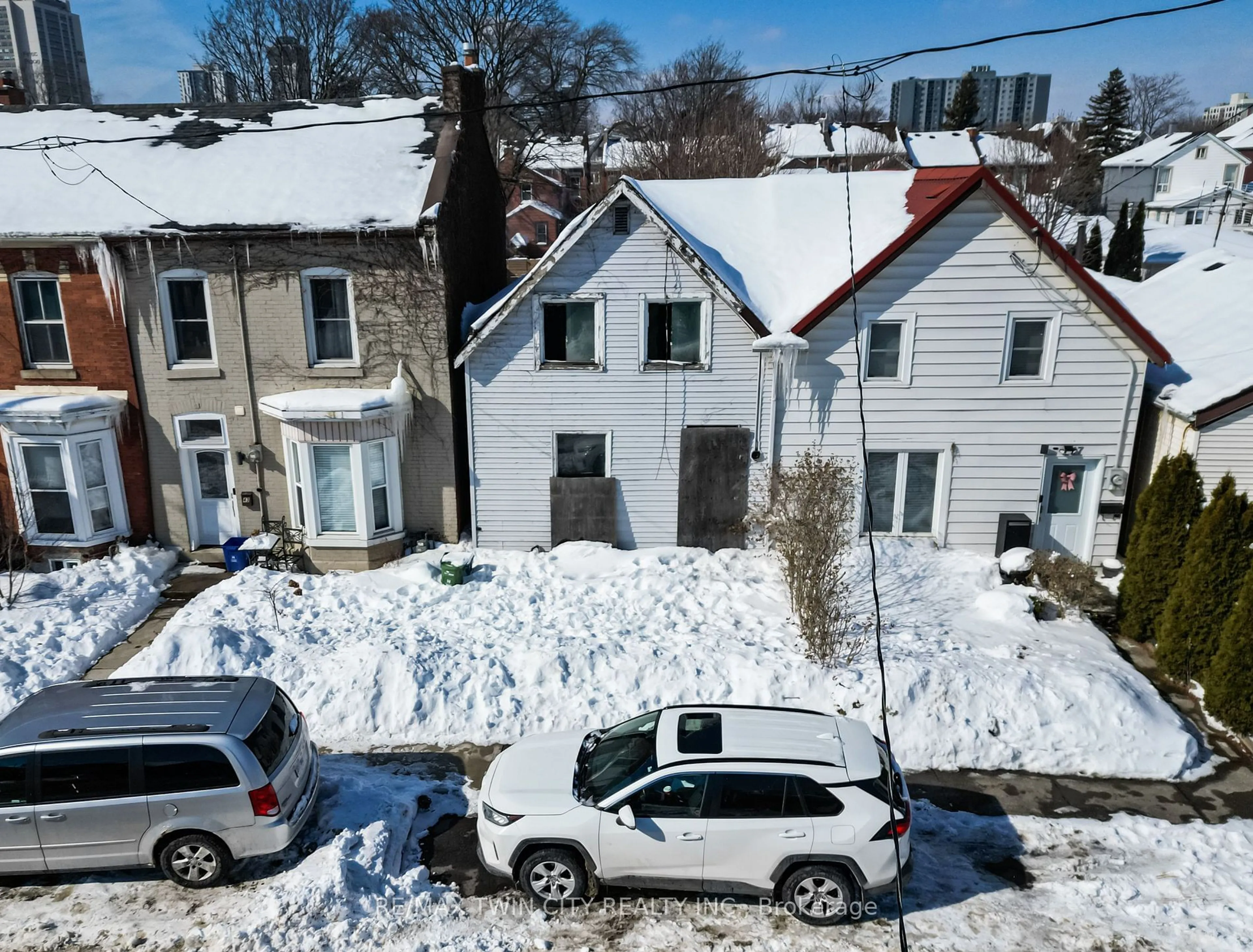 A pic from outside/outdoor area/front of a property/back of a property/a pic from drone, street for 45 Tisdale St, Hamilton Ontario L8L 5M3