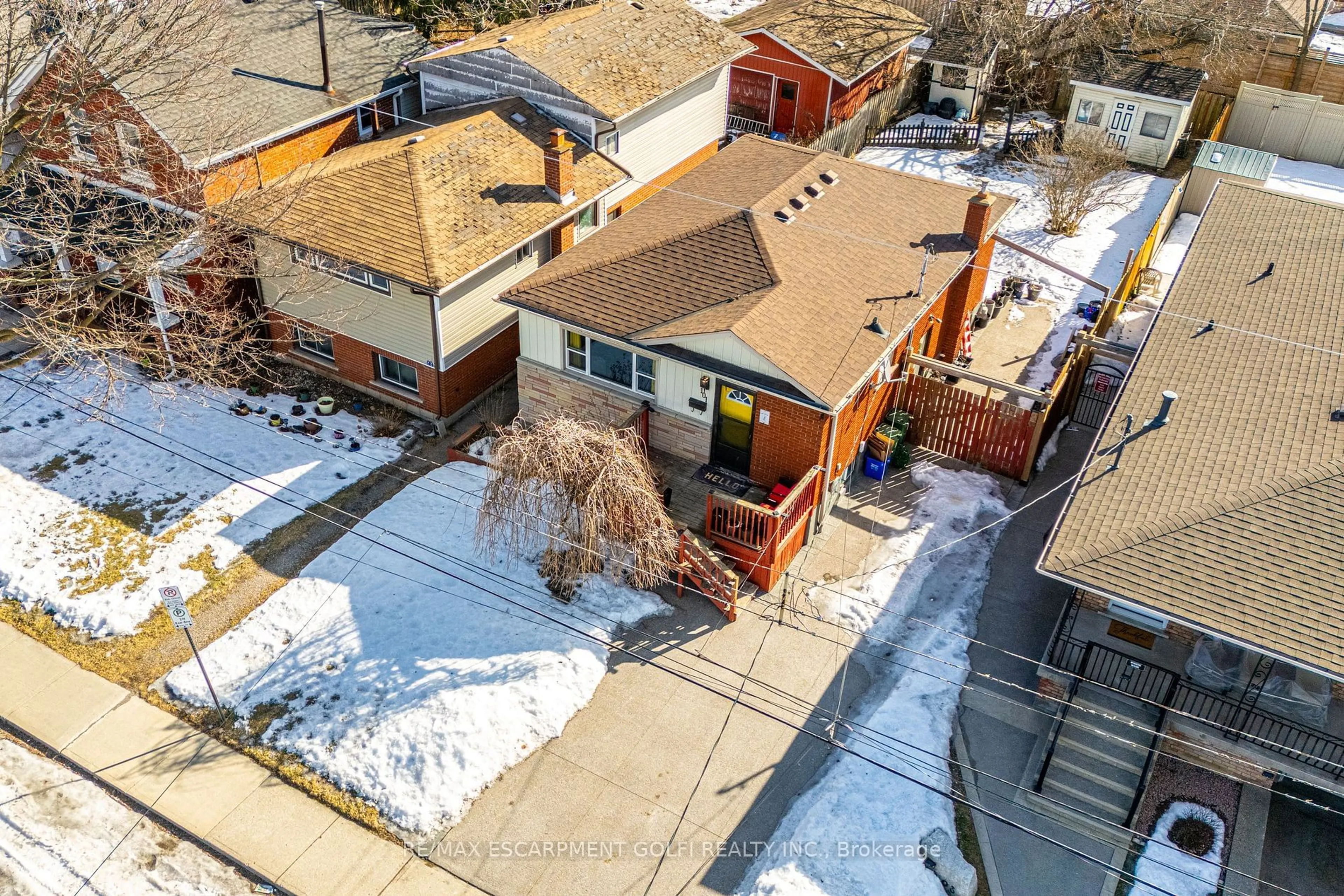 A pic from outside/outdoor area/front of a property/back of a property/a pic from drone, street for 101 East 24th St, Hamilton Ontario L8V 2X9