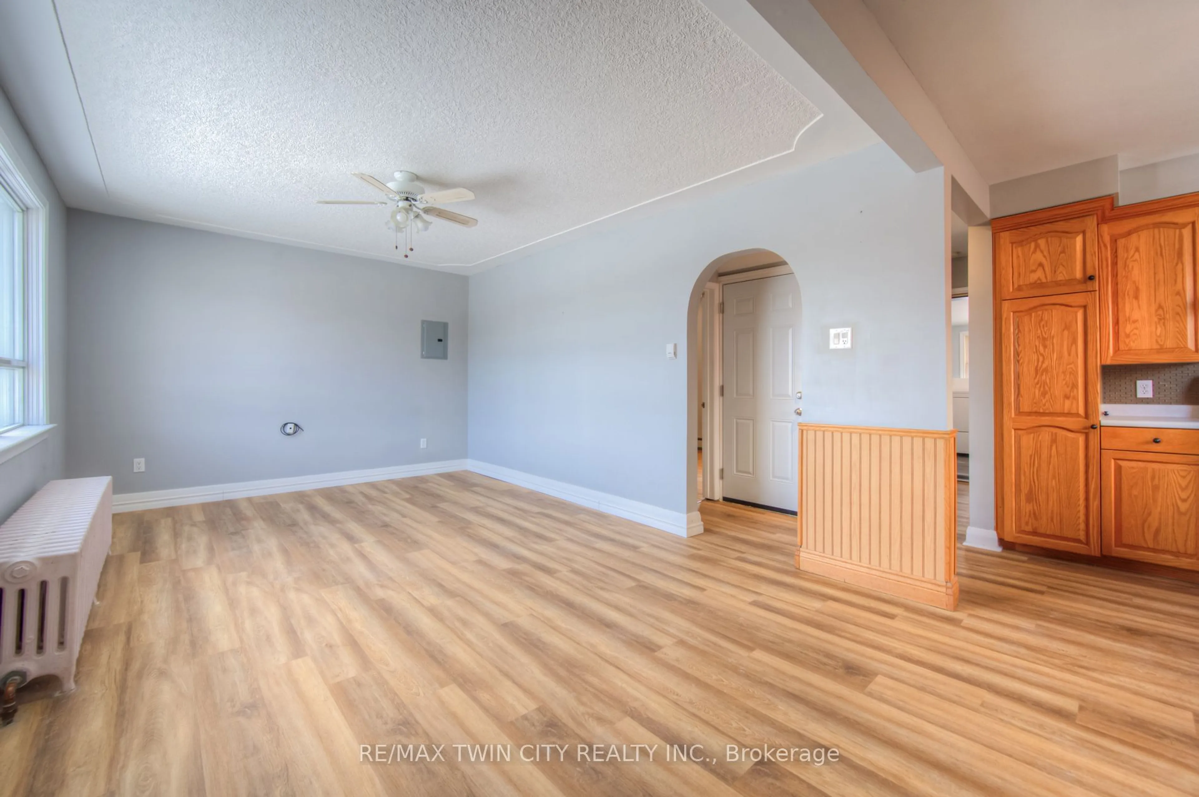 A pic of a room for 301 Highland Rd, Kitchener Ontario N2M 3W6