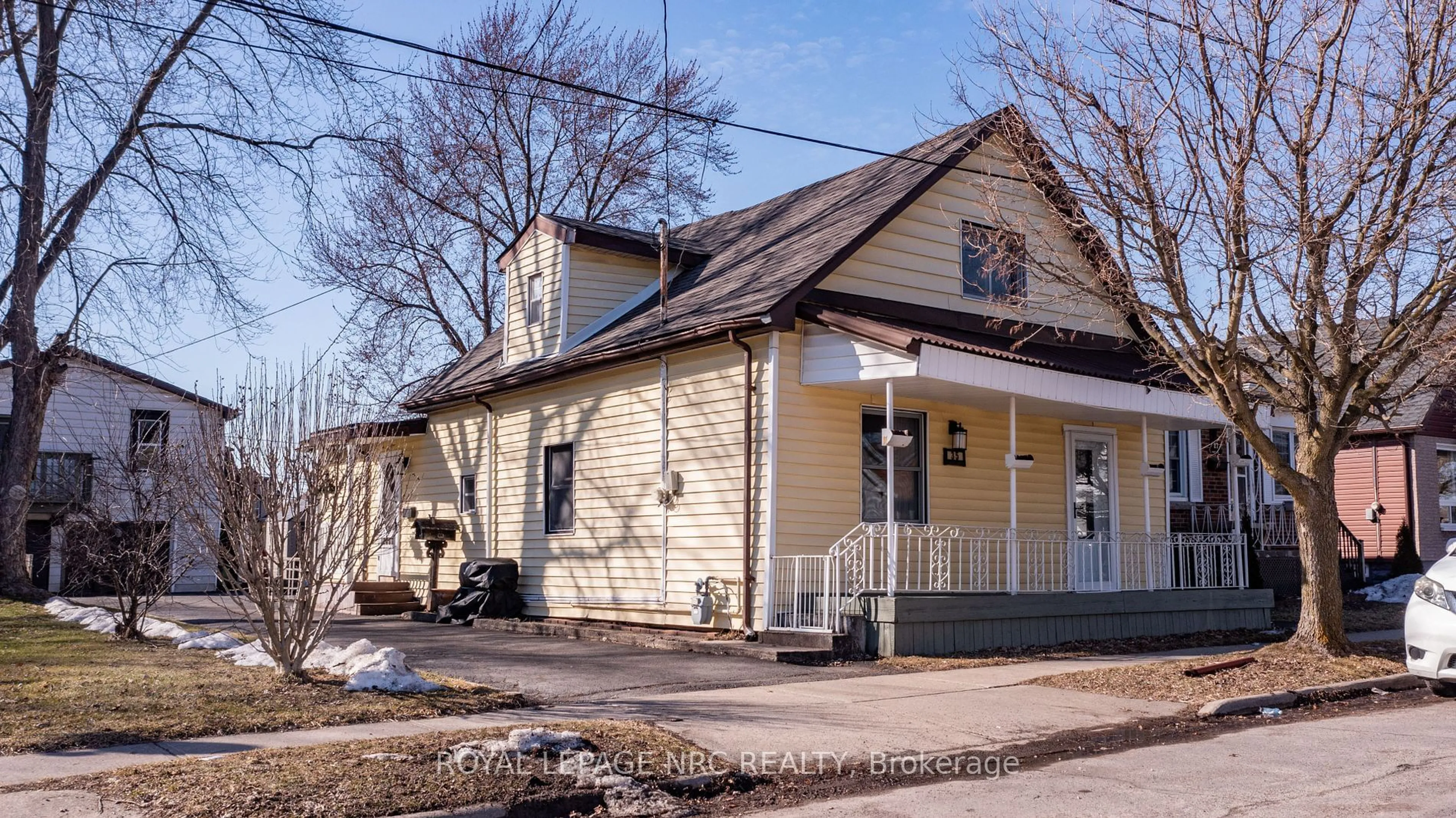 Unknown for 35 Mcalpine Ave, Welland Ontario L3B 1T7