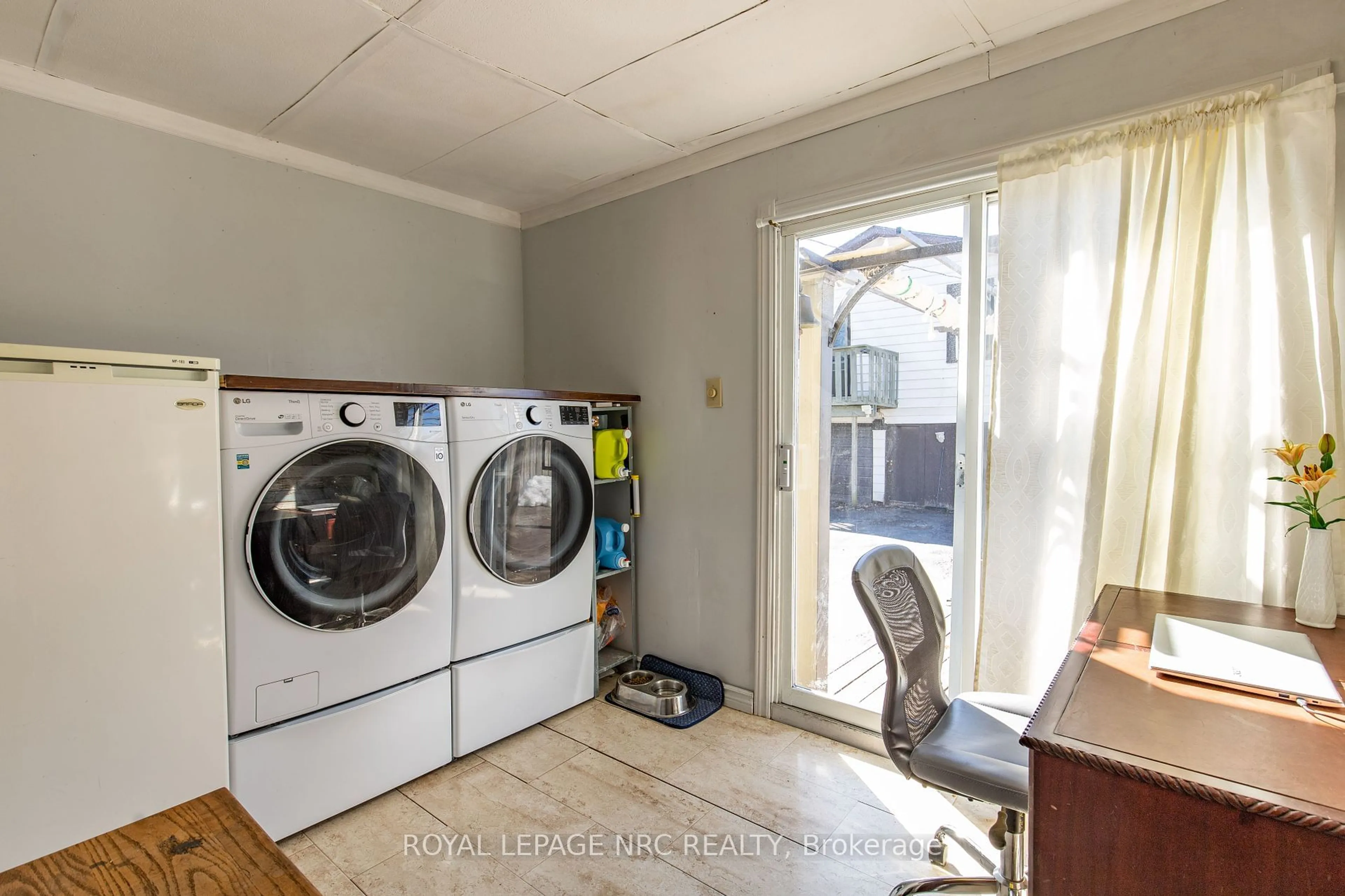 Laundry room for 35 Mcalpine Ave, Welland Ontario L3B 1T7