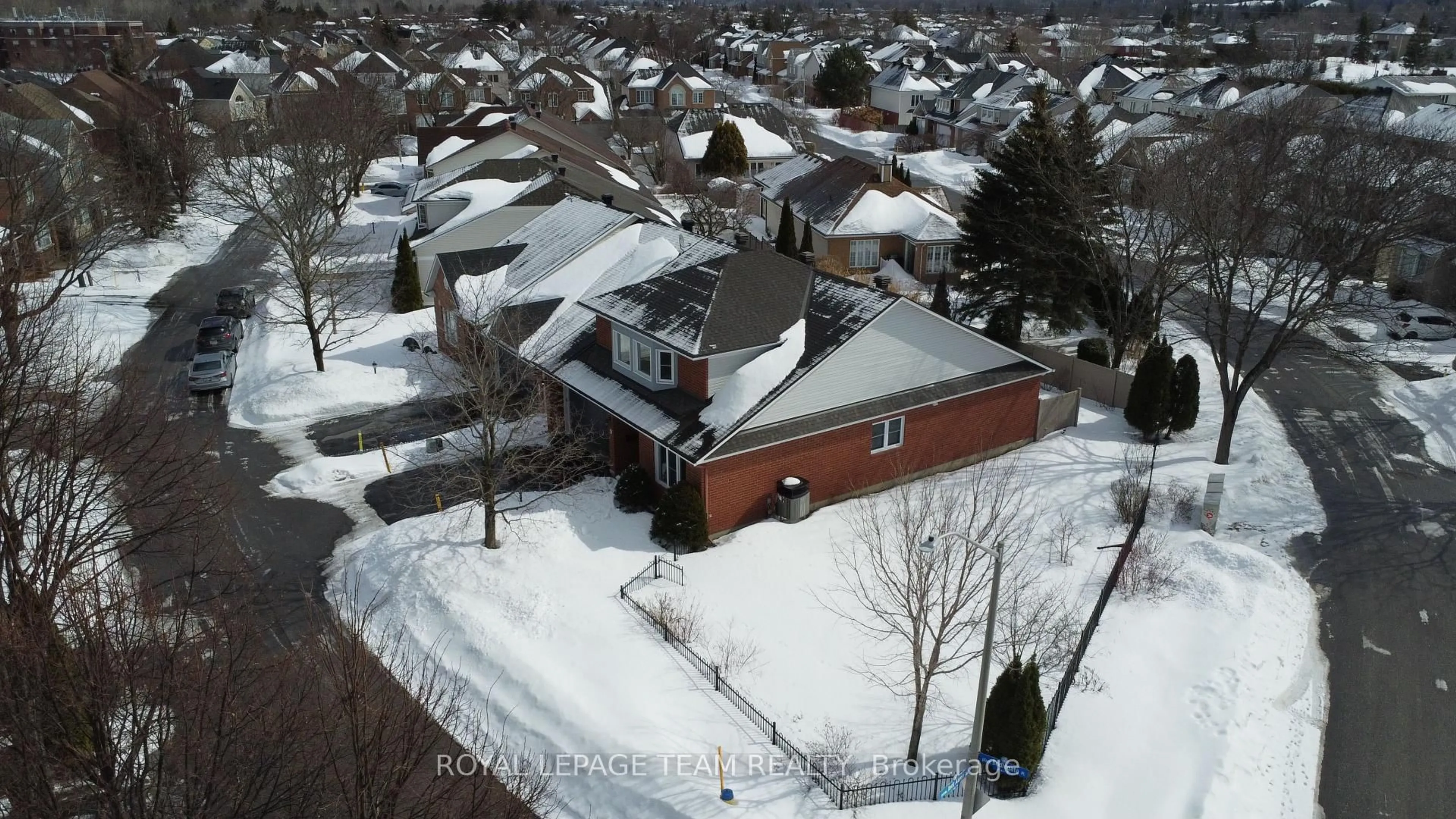 A pic from outside/outdoor area/front of a property/back of a property/a pic from drone, street for 8 Bridlegate Pl, South of Baseline to Knoxdale Ontario K2G 6M6