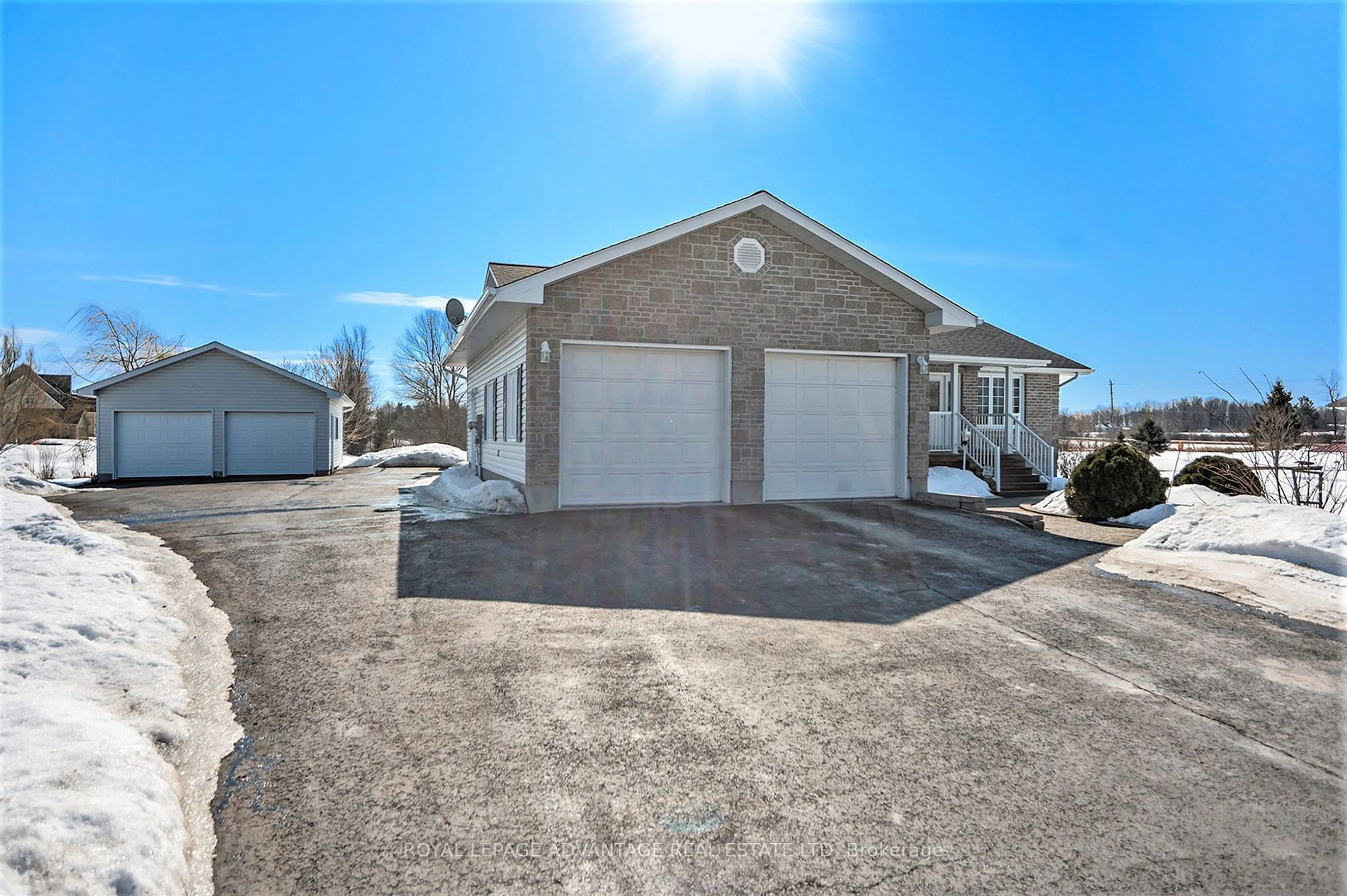 Indoor garage for 521 Crain Dr, Perth Ontario K7H 3C9