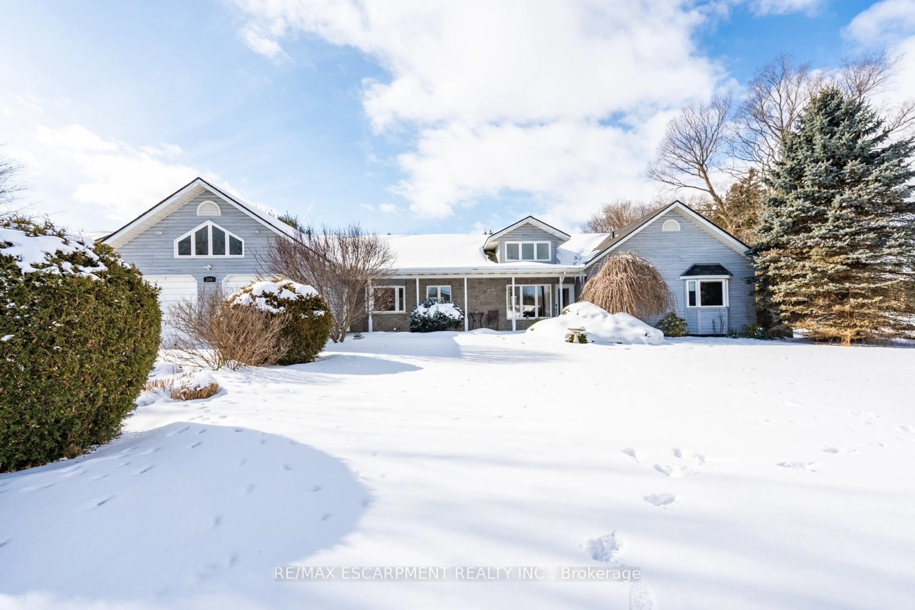 A pic from outside/outdoor area/front of a property/back of a property/a pic from drone, unknown for 399 Old Brock Rd, Hamilton Ontario L9H 5J1