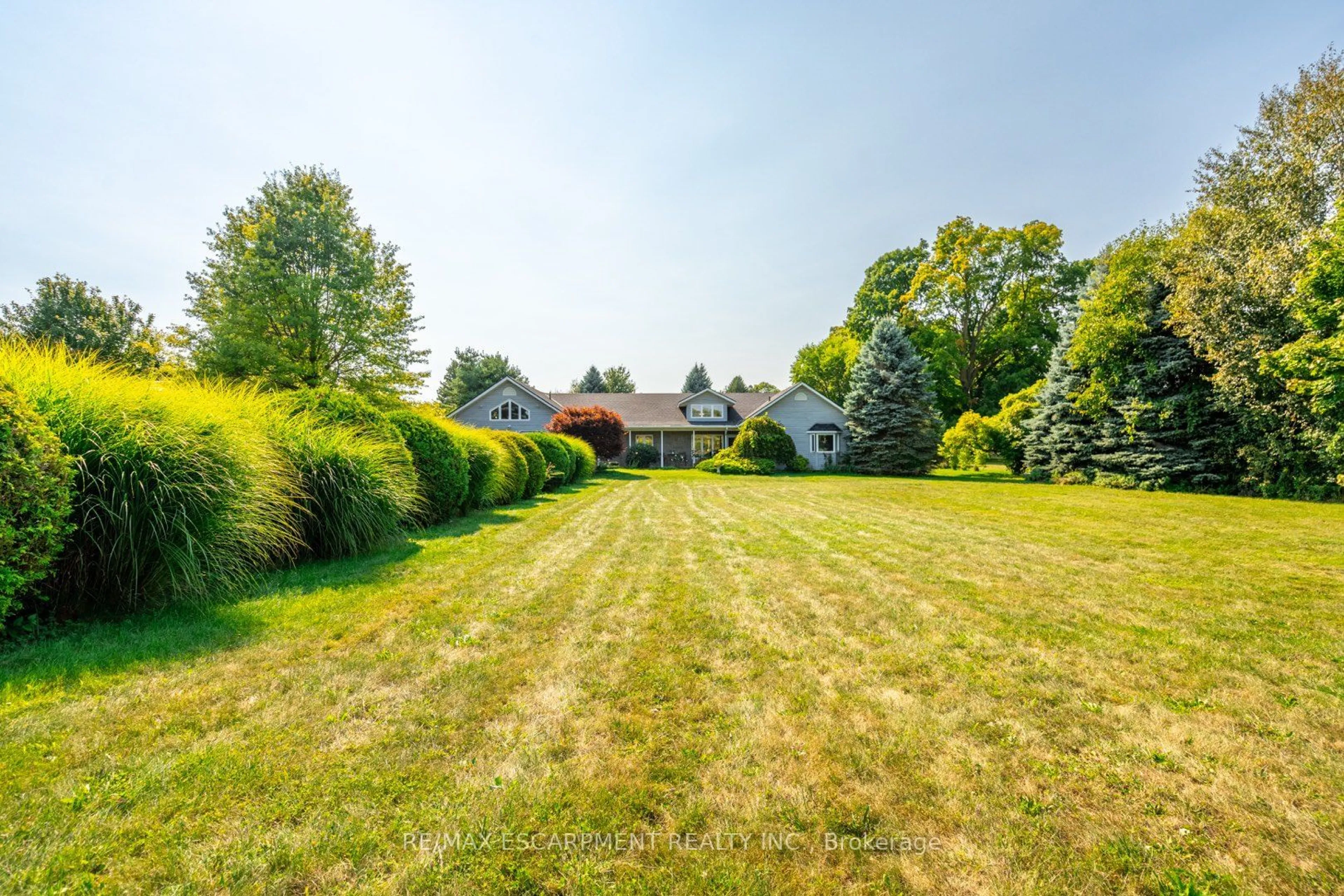 A pic from outside/outdoor area/front of a property/back of a property/a pic from drone, unknown for 399 Old Brock Rd, Hamilton Ontario L9H 5J1