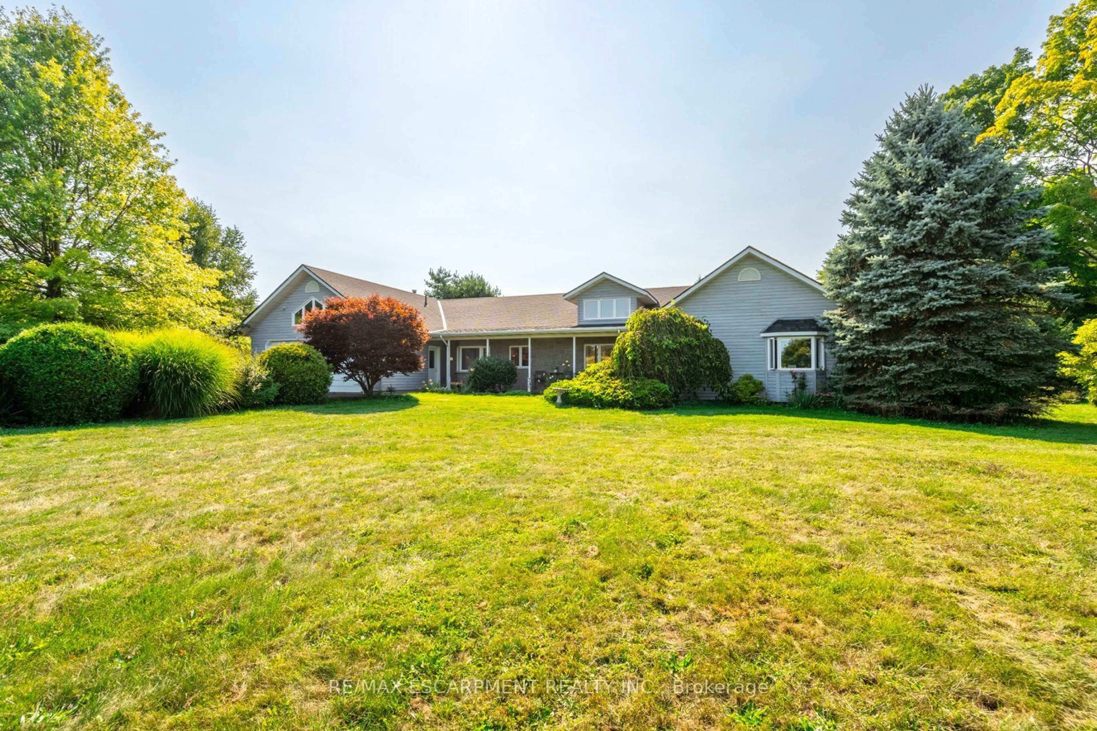 A pic from outside/outdoor area/front of a property/back of a property/a pic from drone, unknown for 399 Old Brock Rd, Hamilton Ontario L9H 5J1