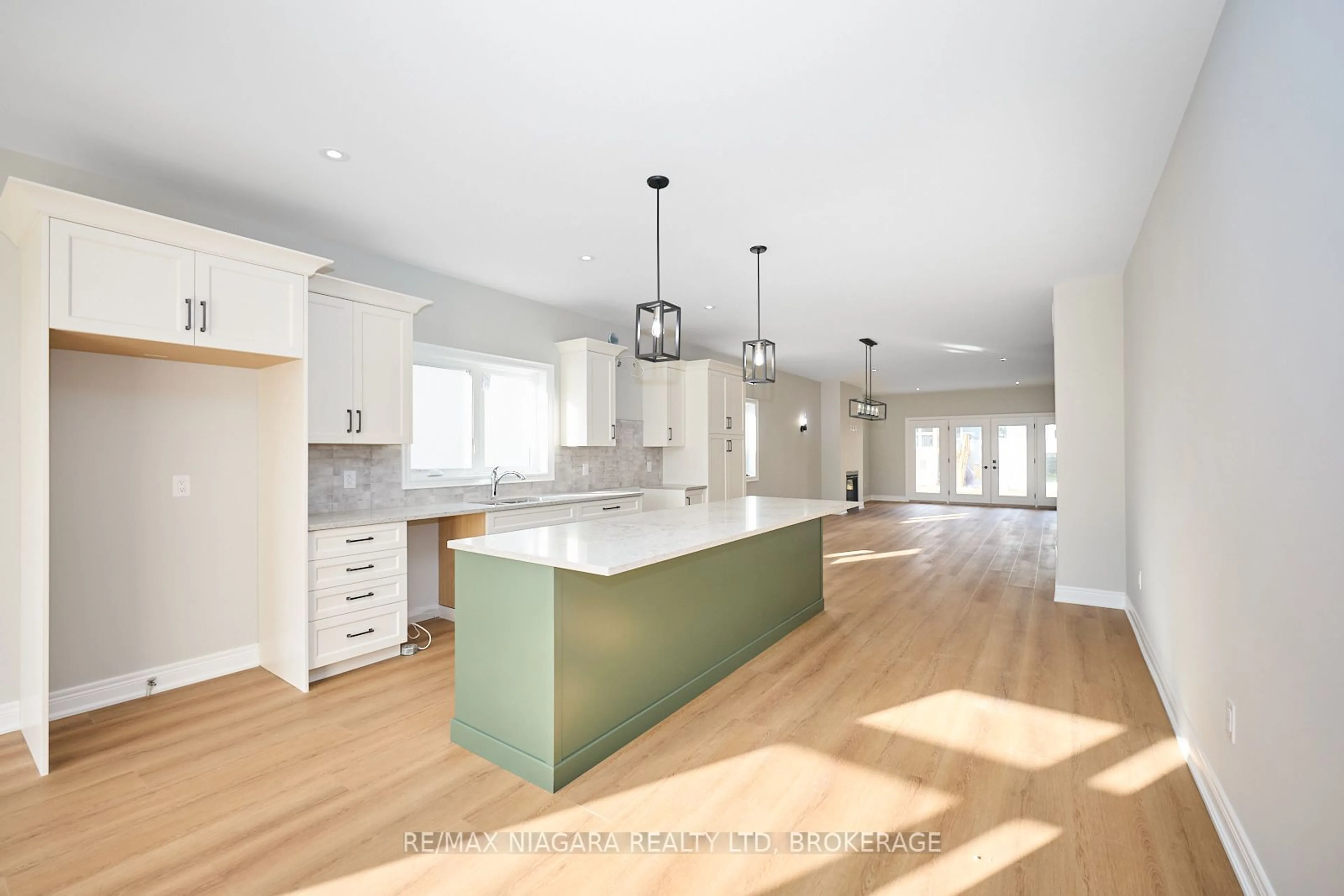 Open concept kitchen, unknown for 21 Sunrise Crt, Fort Erie Ontario L0S 1N0