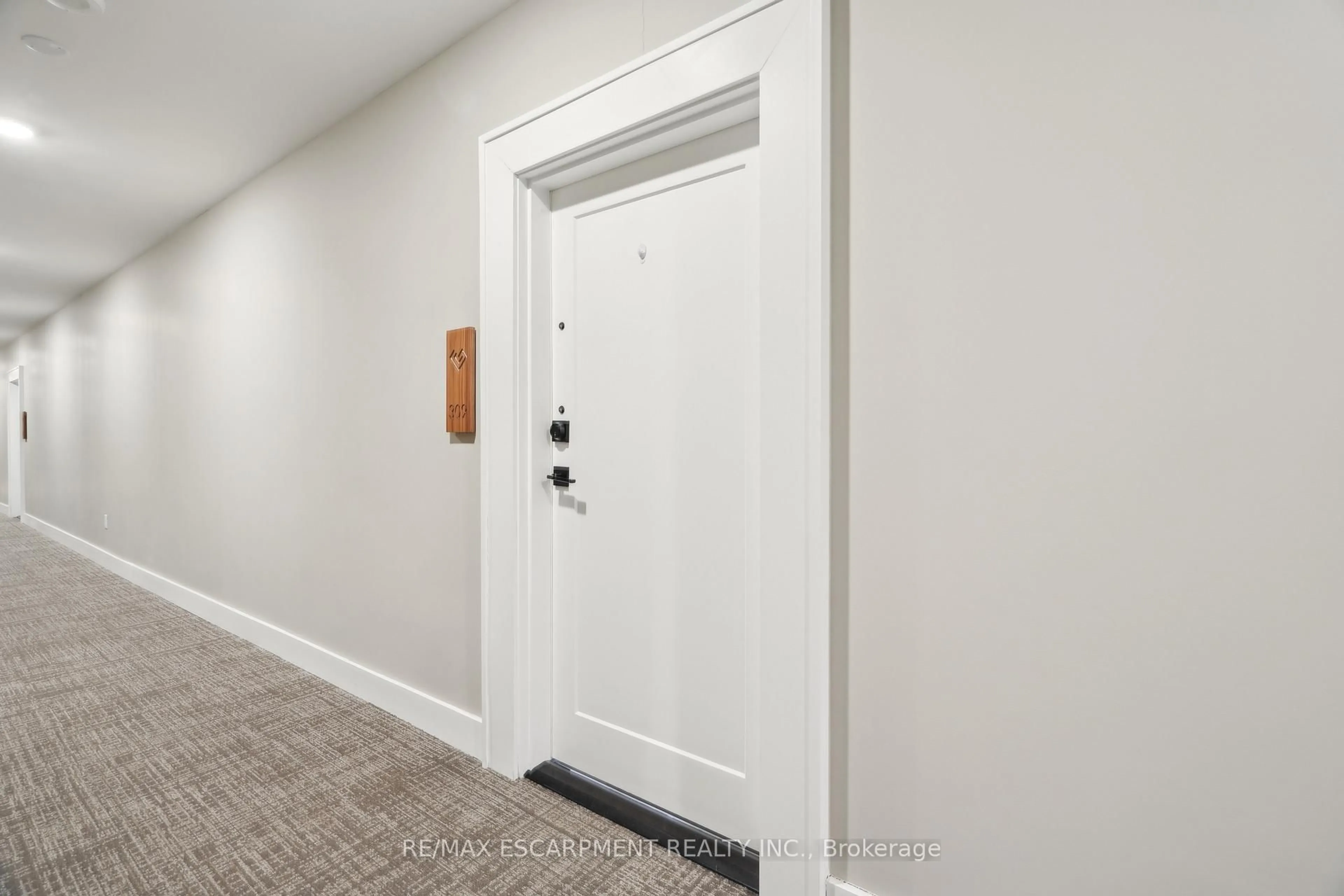 Indoor entryway for 1878 Gordon St #309, Guelph Ontario N1L 0P4