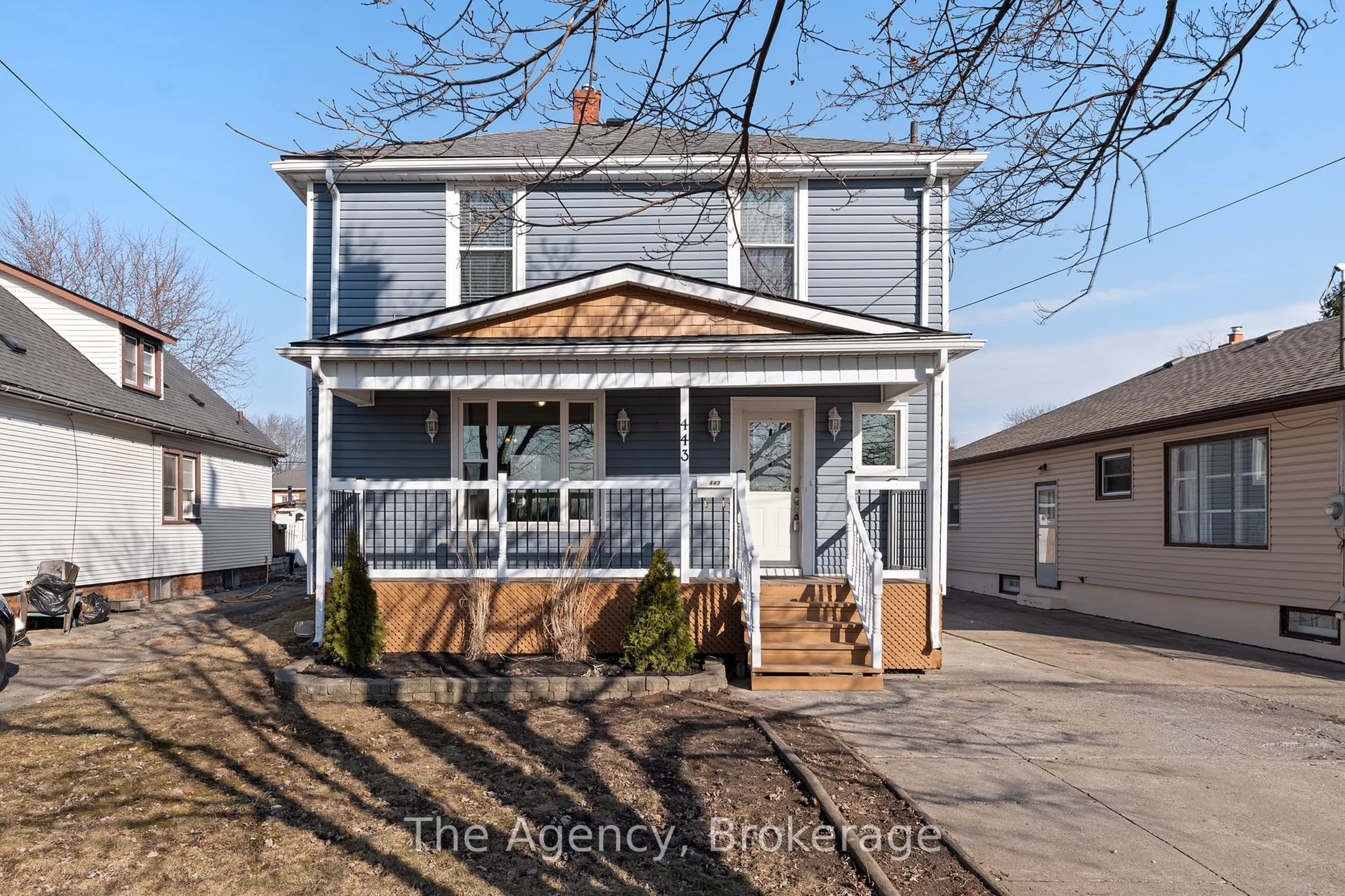 Home with vinyl exterior material, street for 443 Davis St, Port Colborne Ontario L3K 1Z7