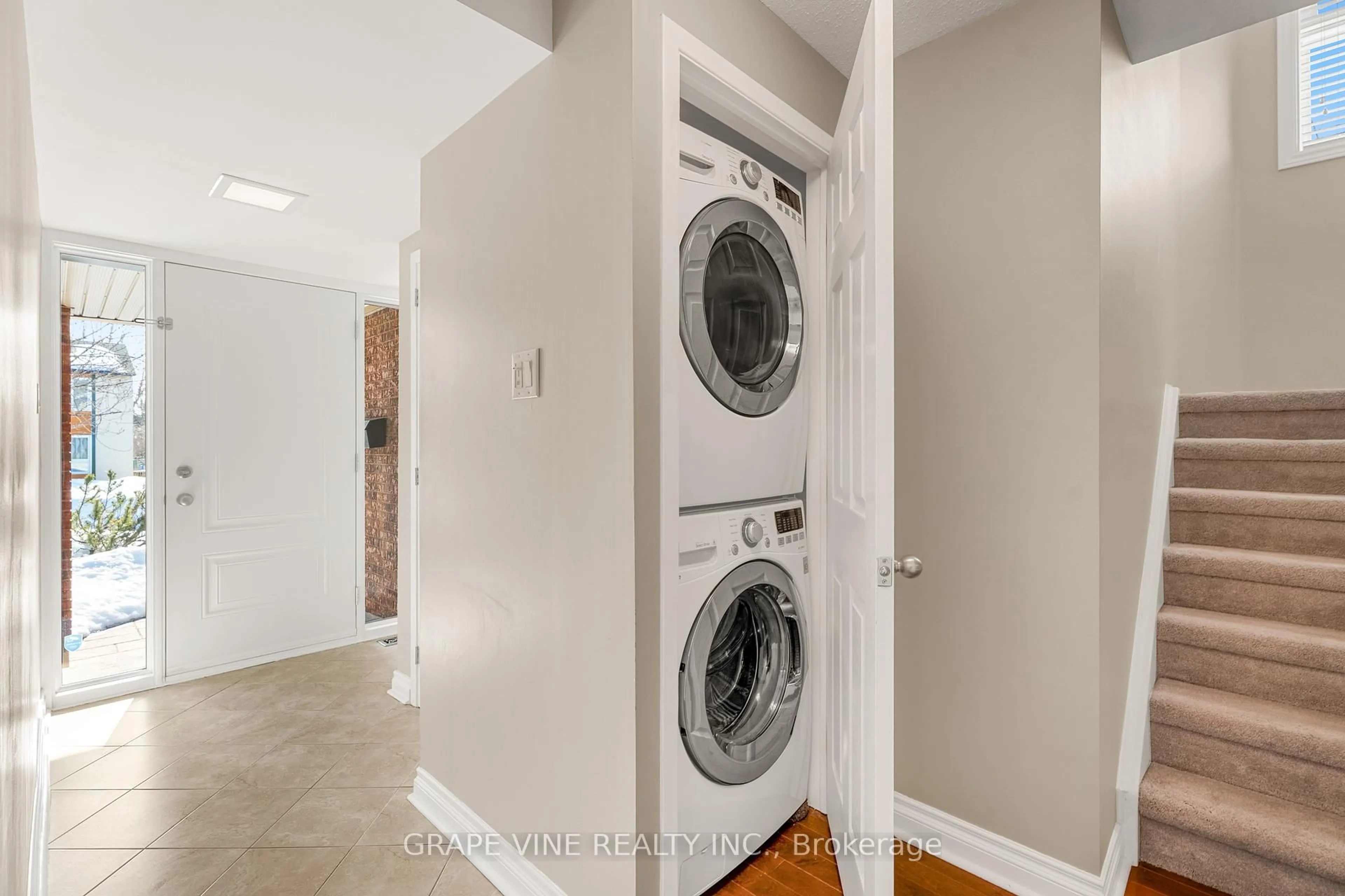 Laundry room for 55 Burnetts Gr Circ, Barrhaven Ontario K2J 1R8