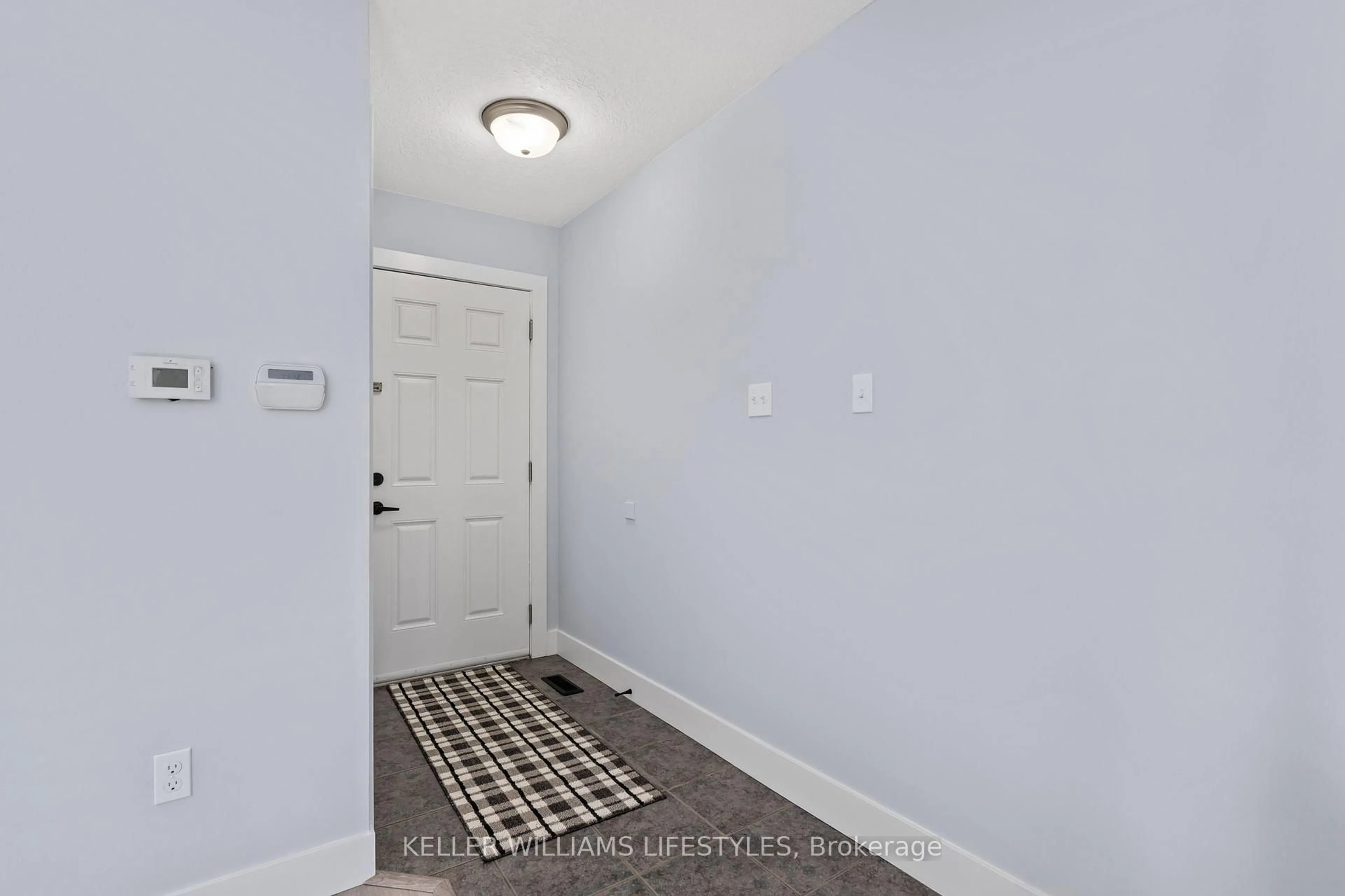 Indoor entryway for 114 Bonaventure Dr, London Ontario N5V 4A7