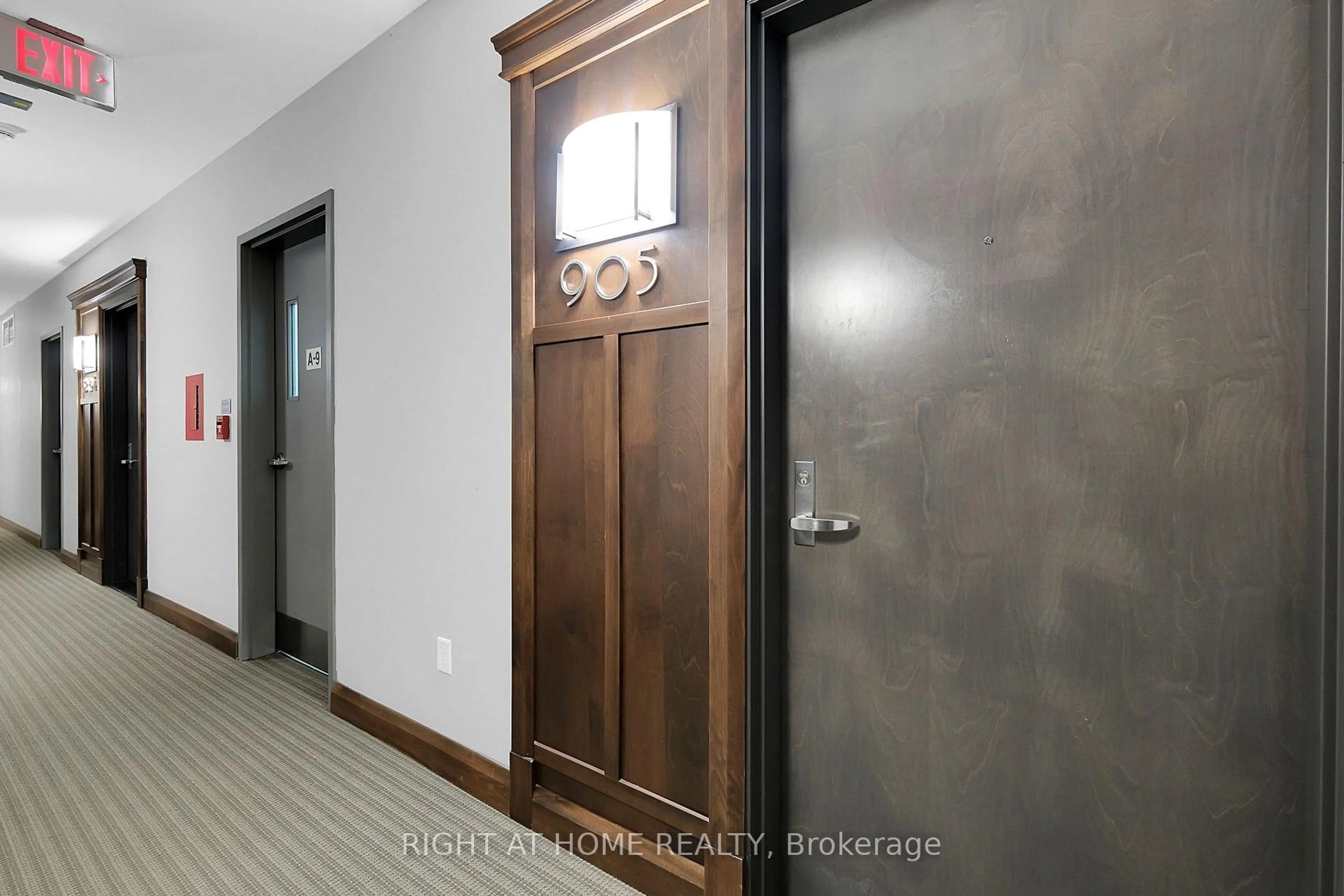 Indoor entryway for 238 Besserer St #905, Lower Town - Sandy Hill Ontario K1N 6B1