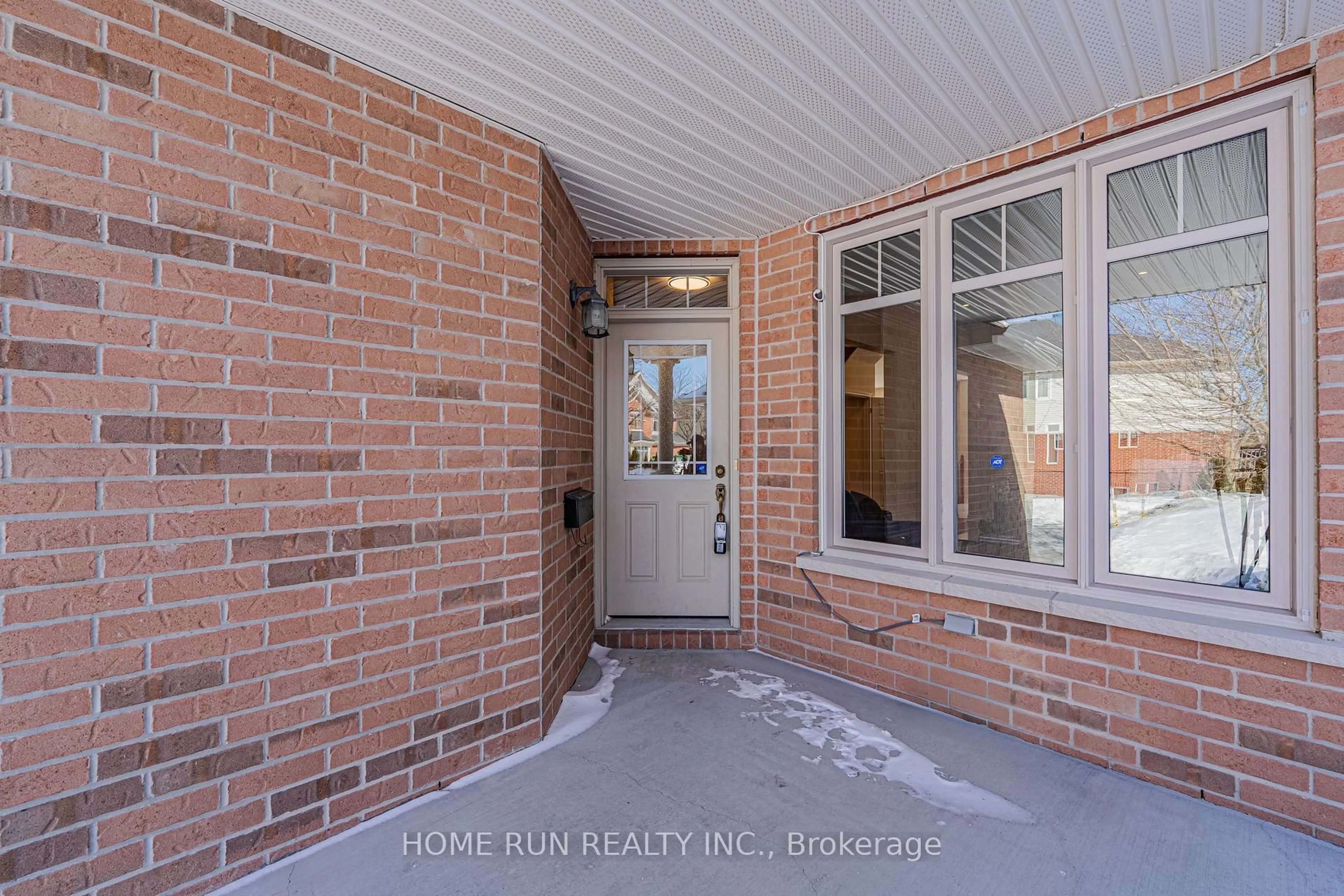 Indoor entryway for 302 Laughlin Circ, Kanata Ontario K2T 0E1