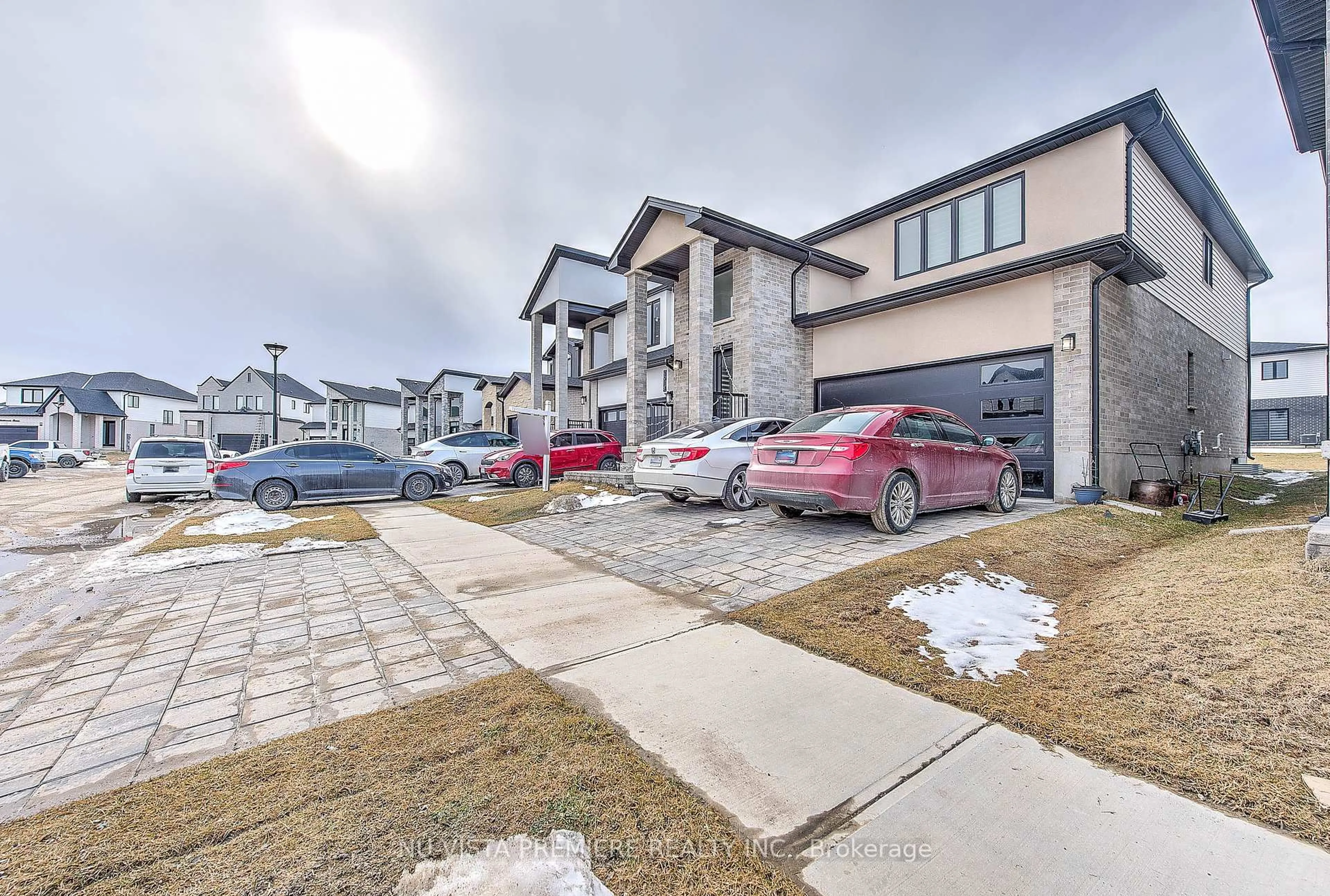 A pic from outside/outdoor area/front of a property/back of a property/a pic from drone, street for 6514 Heathwoods Ave, London Ontario N6P 0J7